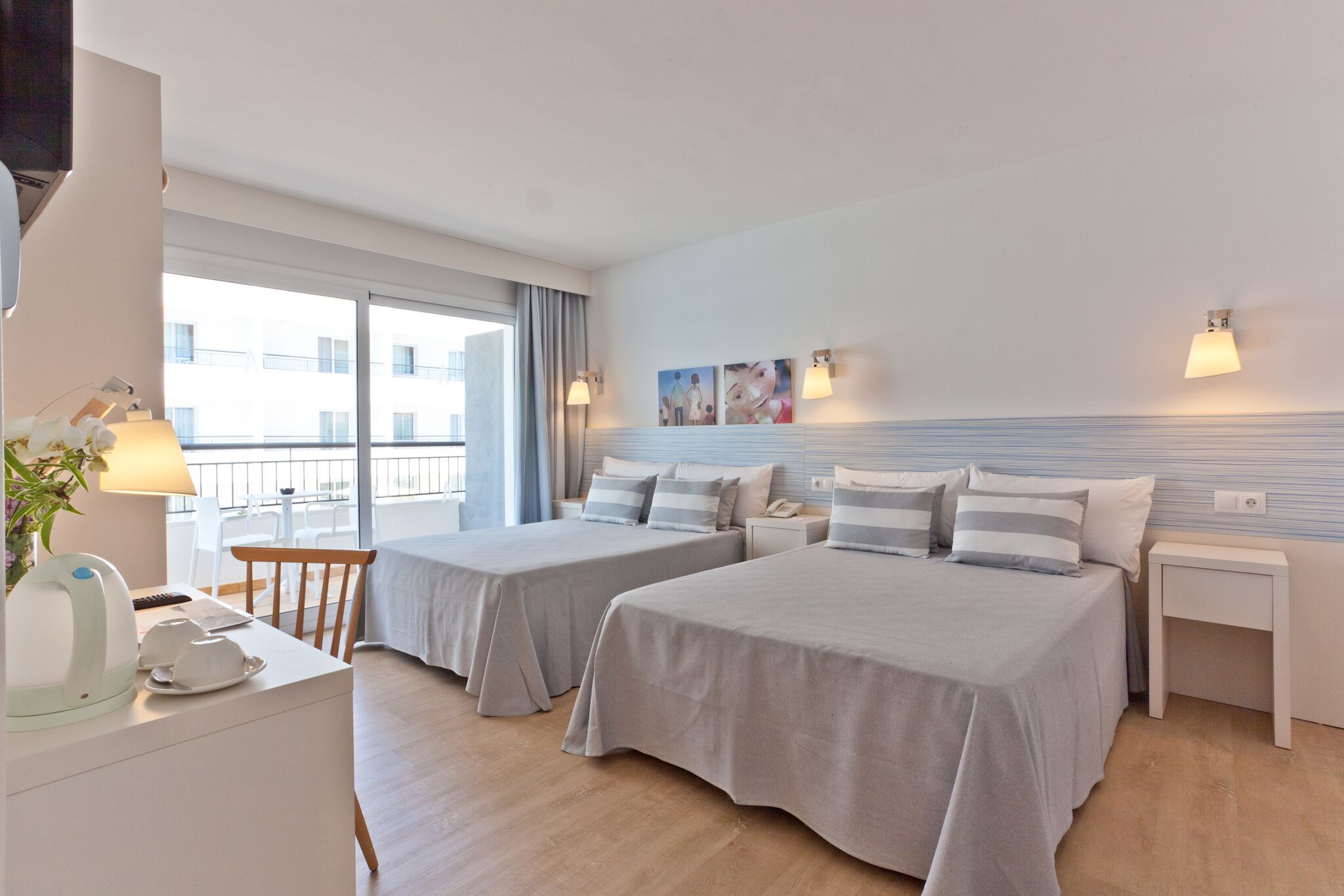 DELUXE FAMILY ROOM BALCONY OR TERRACE