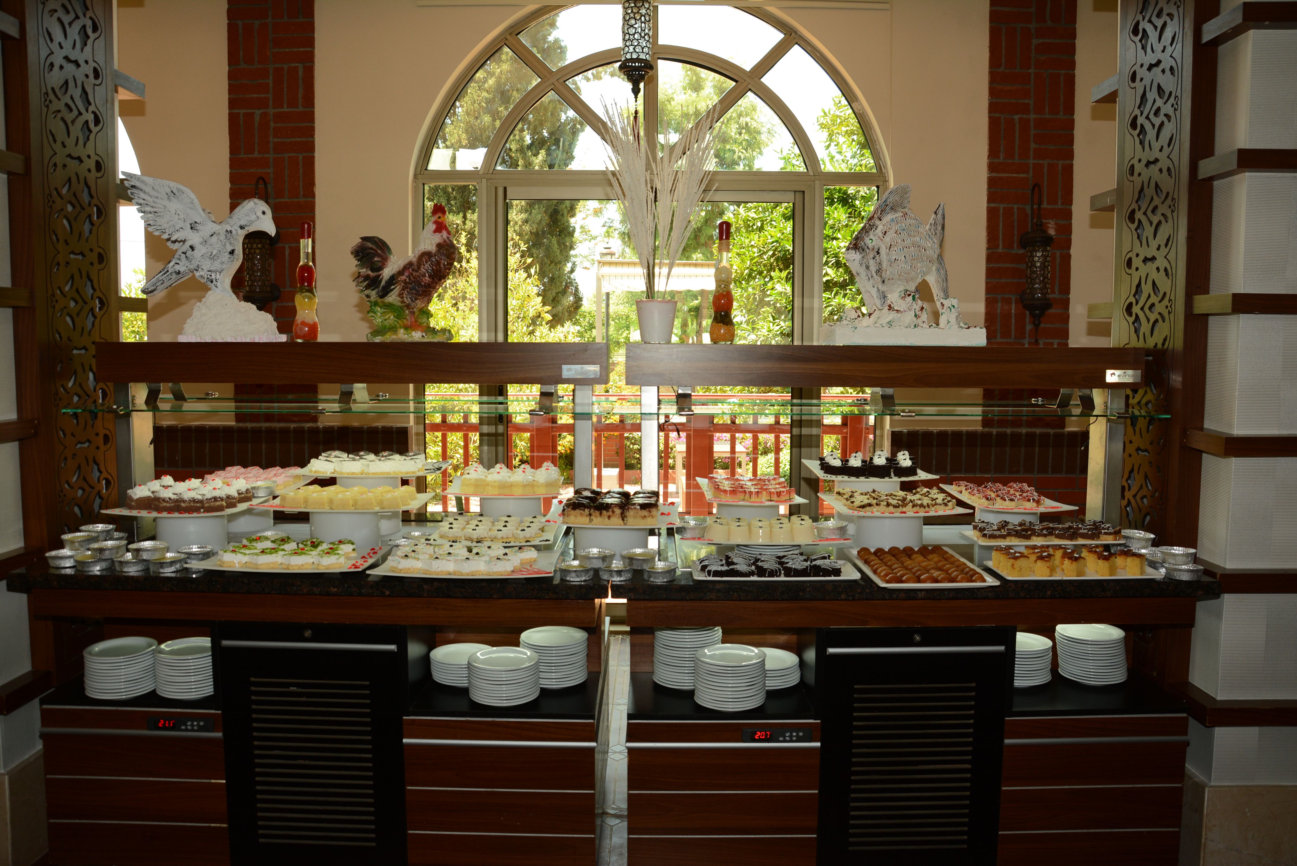 MAIN RESTAURANT