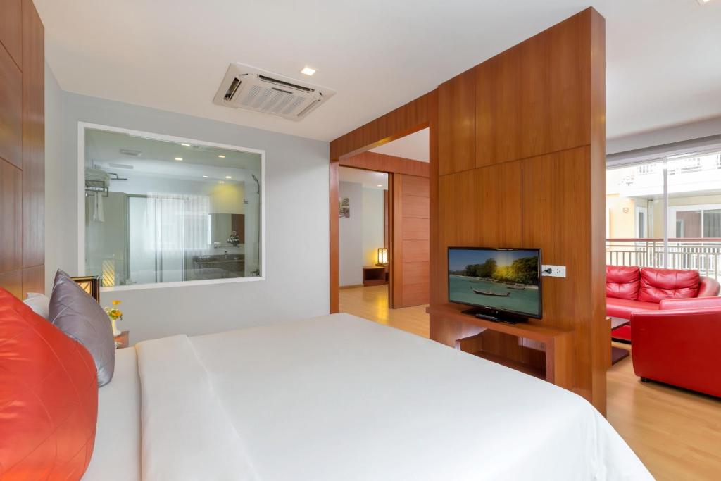 CLASSIC SUITE POOL ACCESS