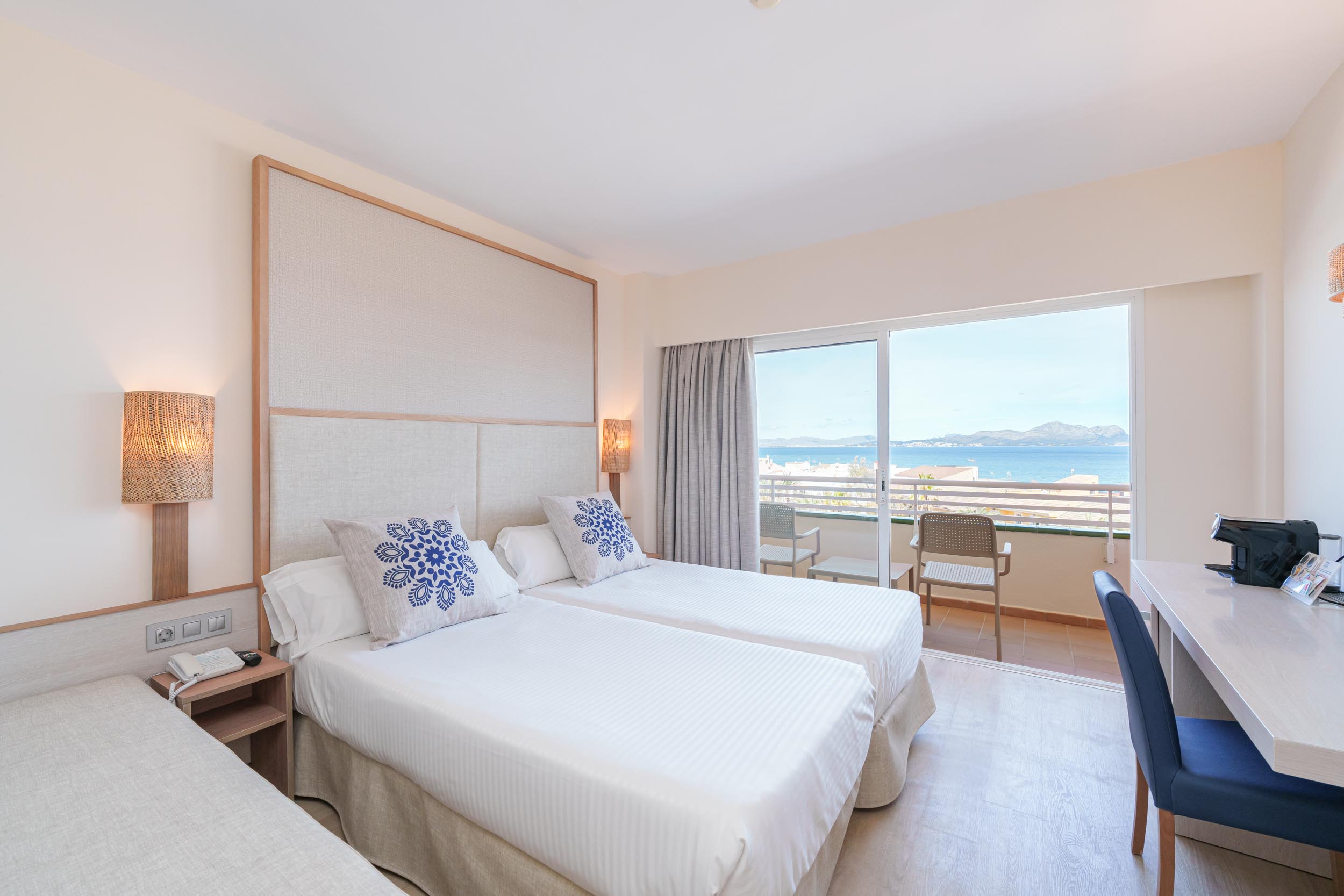 DOUBLE SEAVIEW  (BALCONY OR TERRACE)