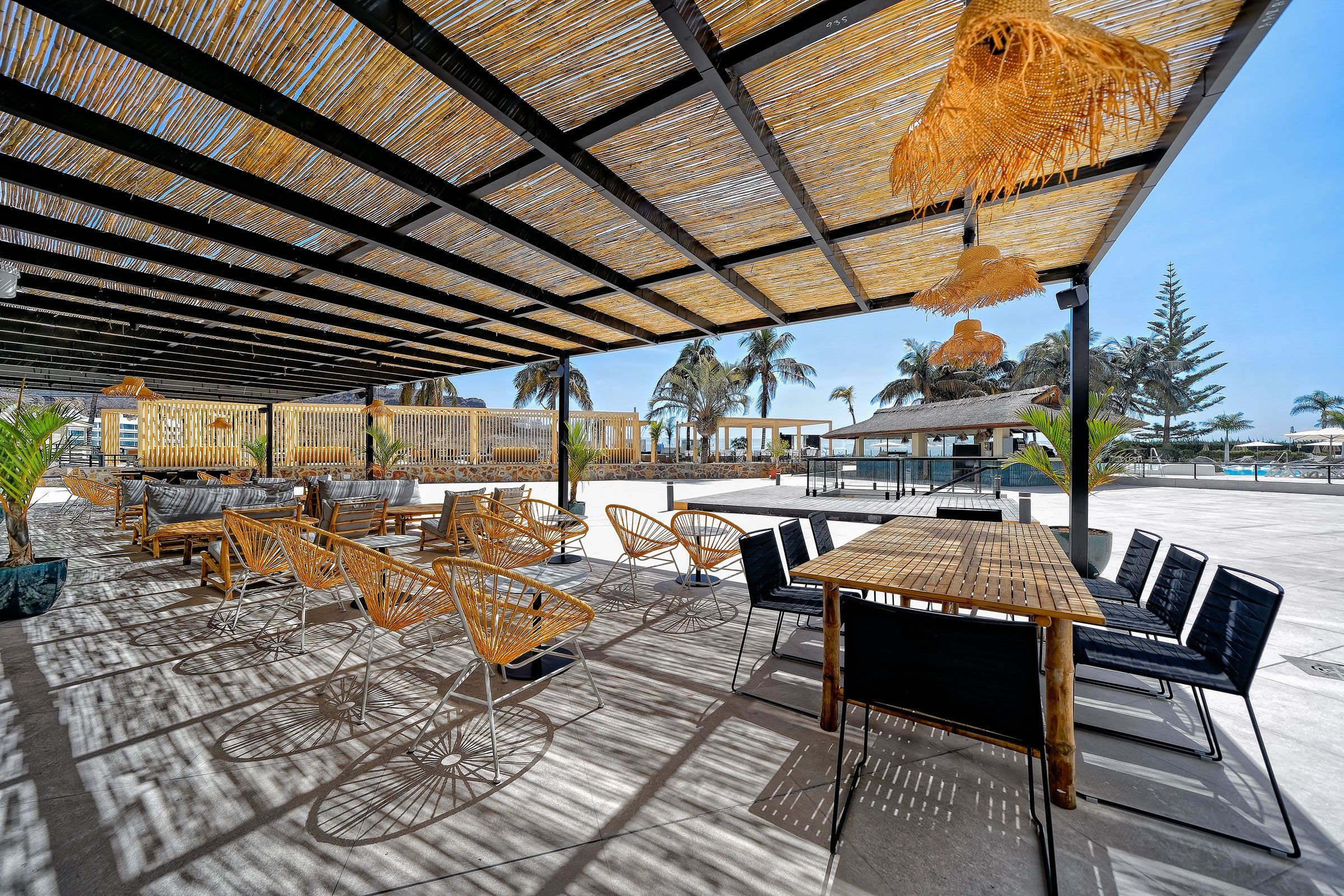 MOGAN LOUNGE BAR