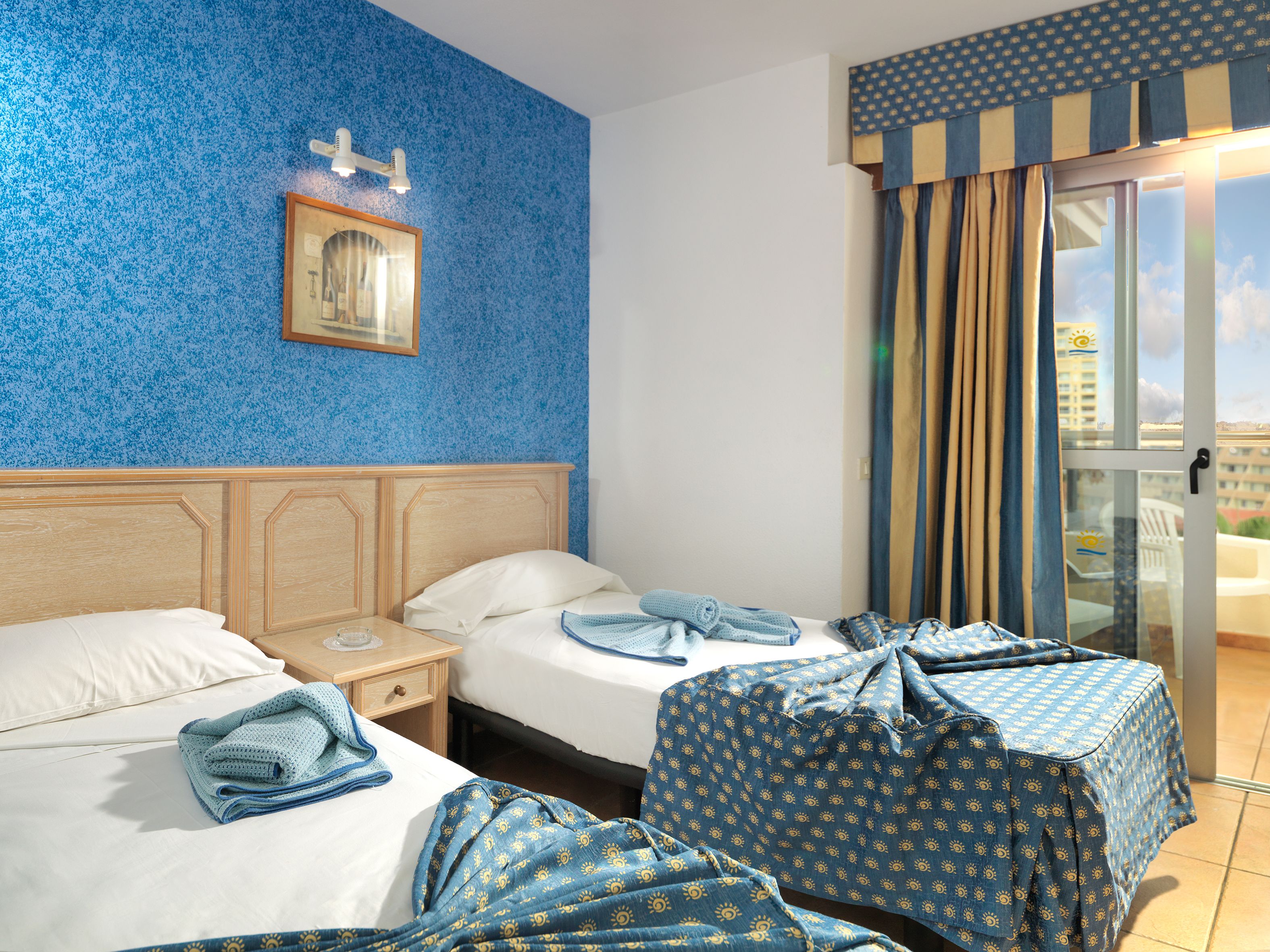 3 BEDROOM APARTMENT BALCONY OR TERRACE