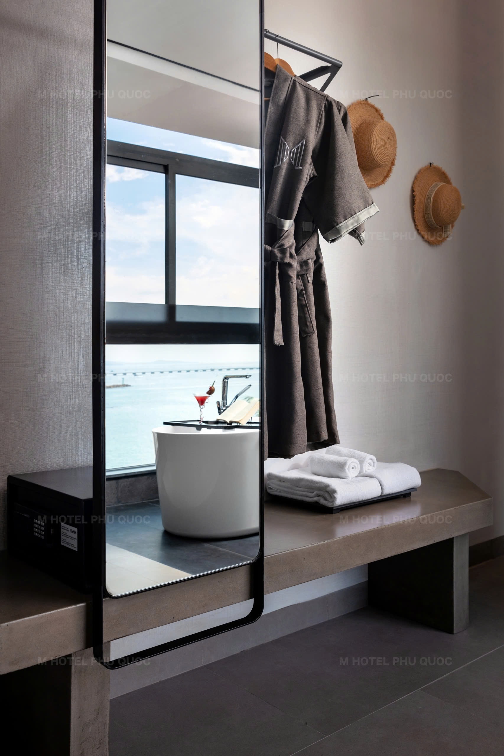 DELUXE DOUBLE SUITE WITH BALCONY