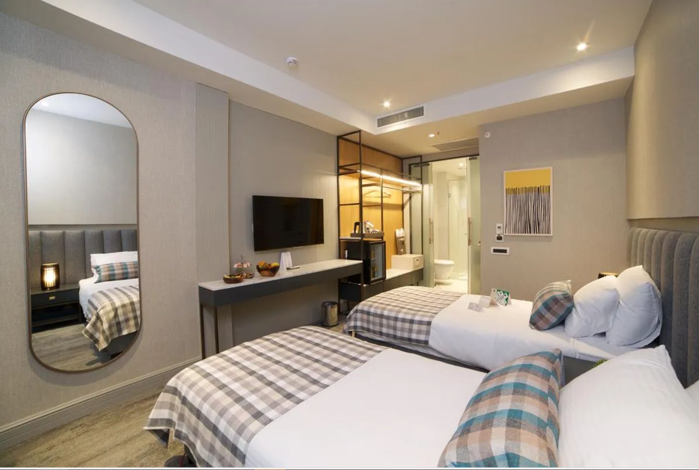 DELUXE ROOM