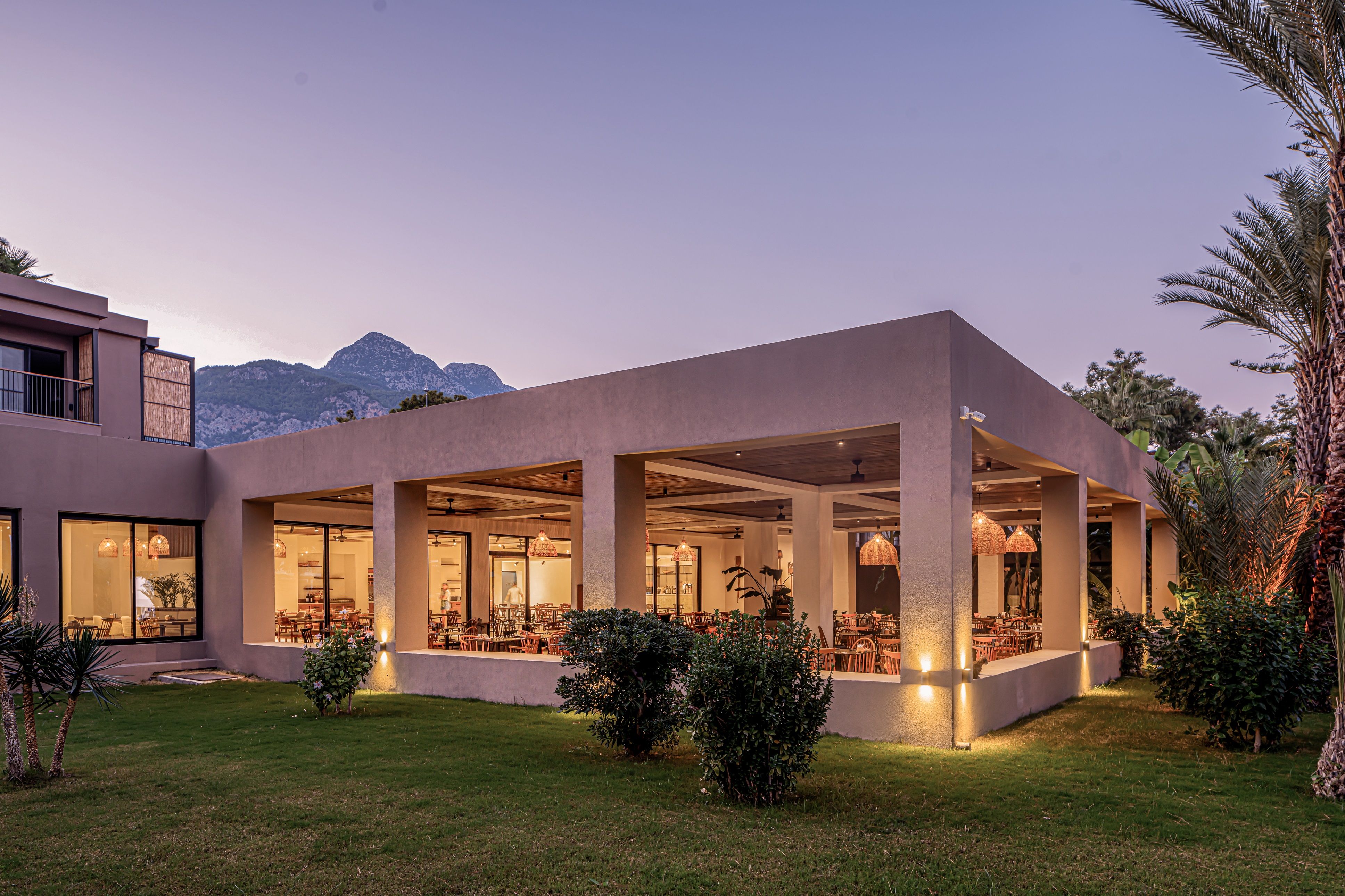 MAIN RESTAURANT