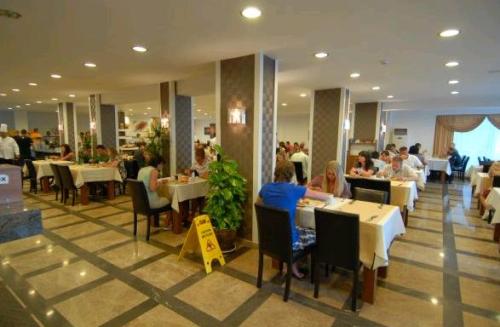Hotel Oba Star Resort & Spa restaurant.JPG