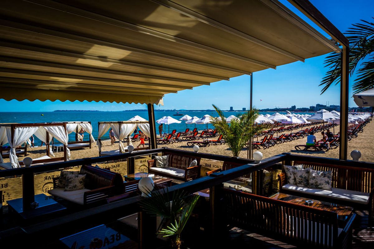 BEACH BAR