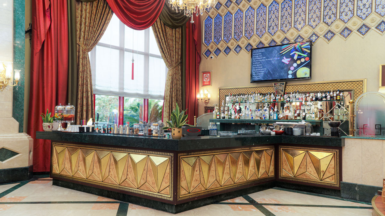 LOBBY BAR