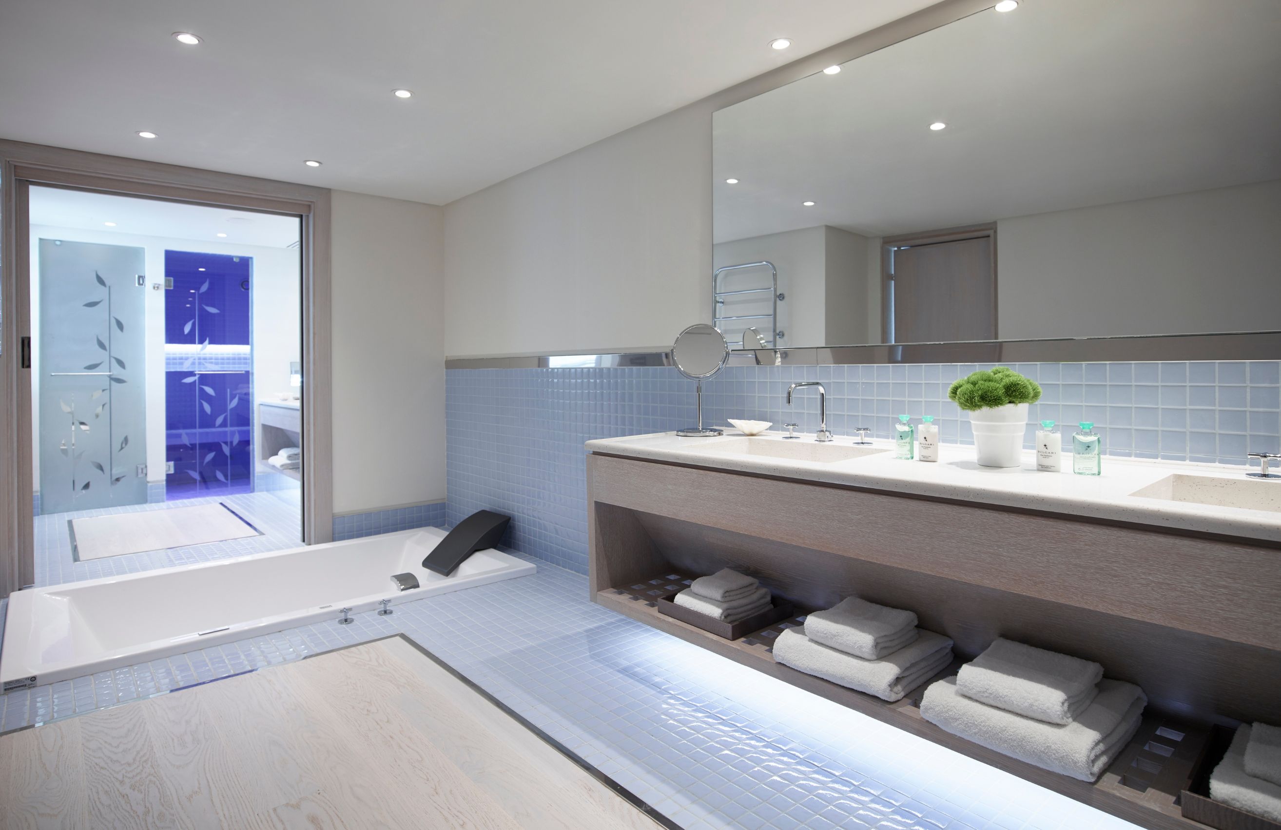 PRESIDENTIAL BUNGALOW SUITE WITH PRIVATE  HEATED* POOL