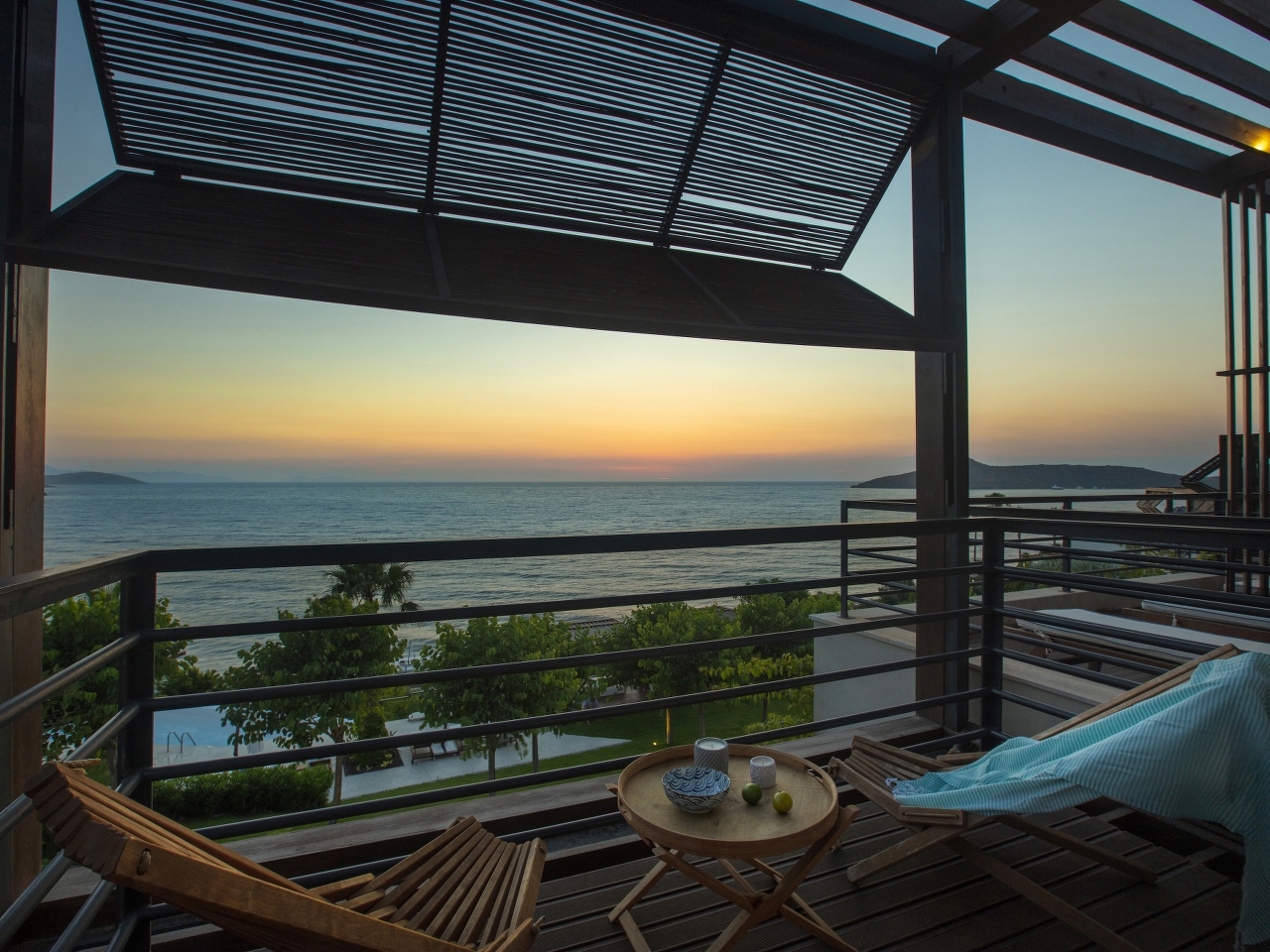 DELUXE BALCONY SEA VIEW WITH BATHTUB