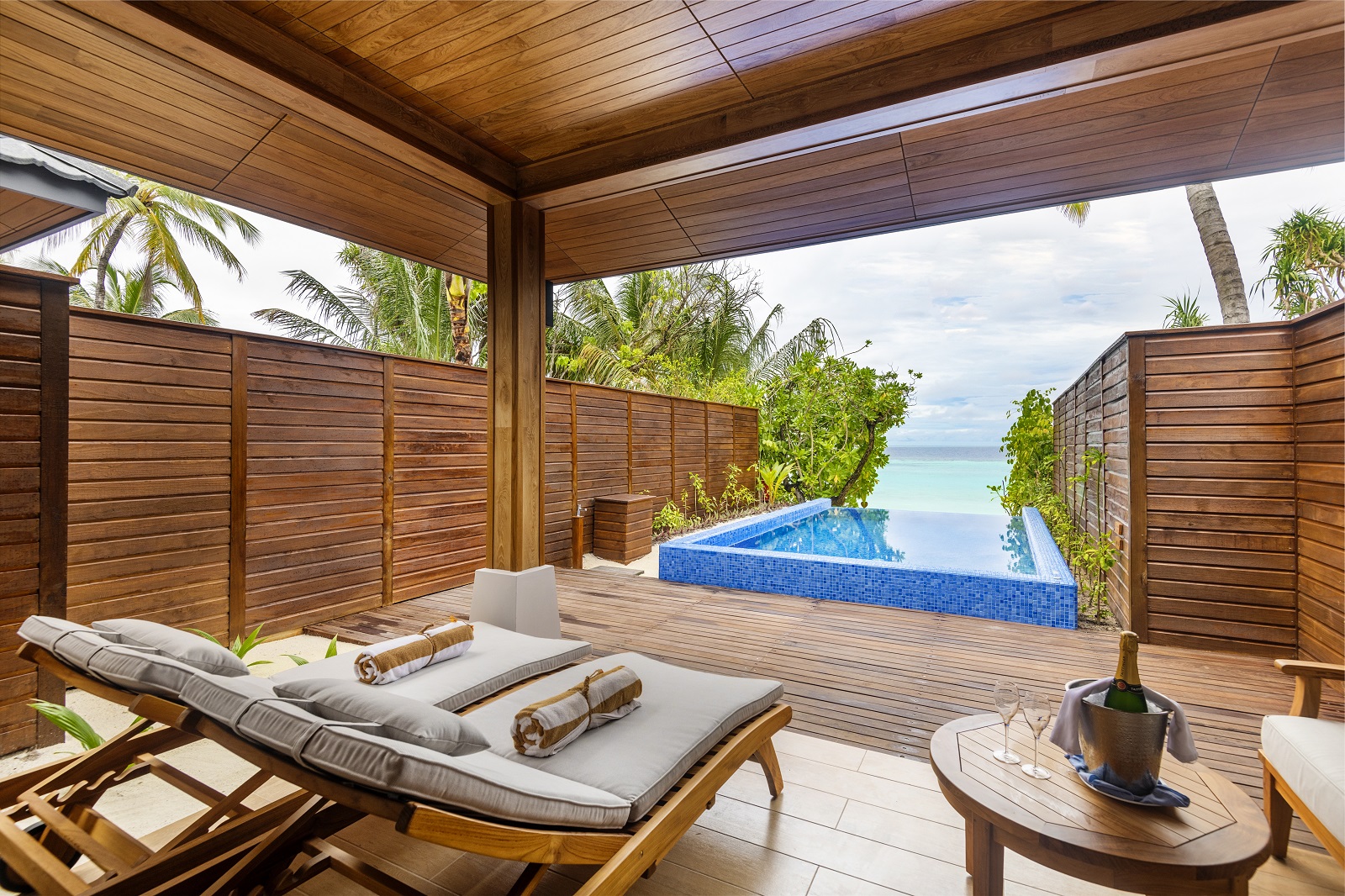 BEACH SUITE WITH POOL