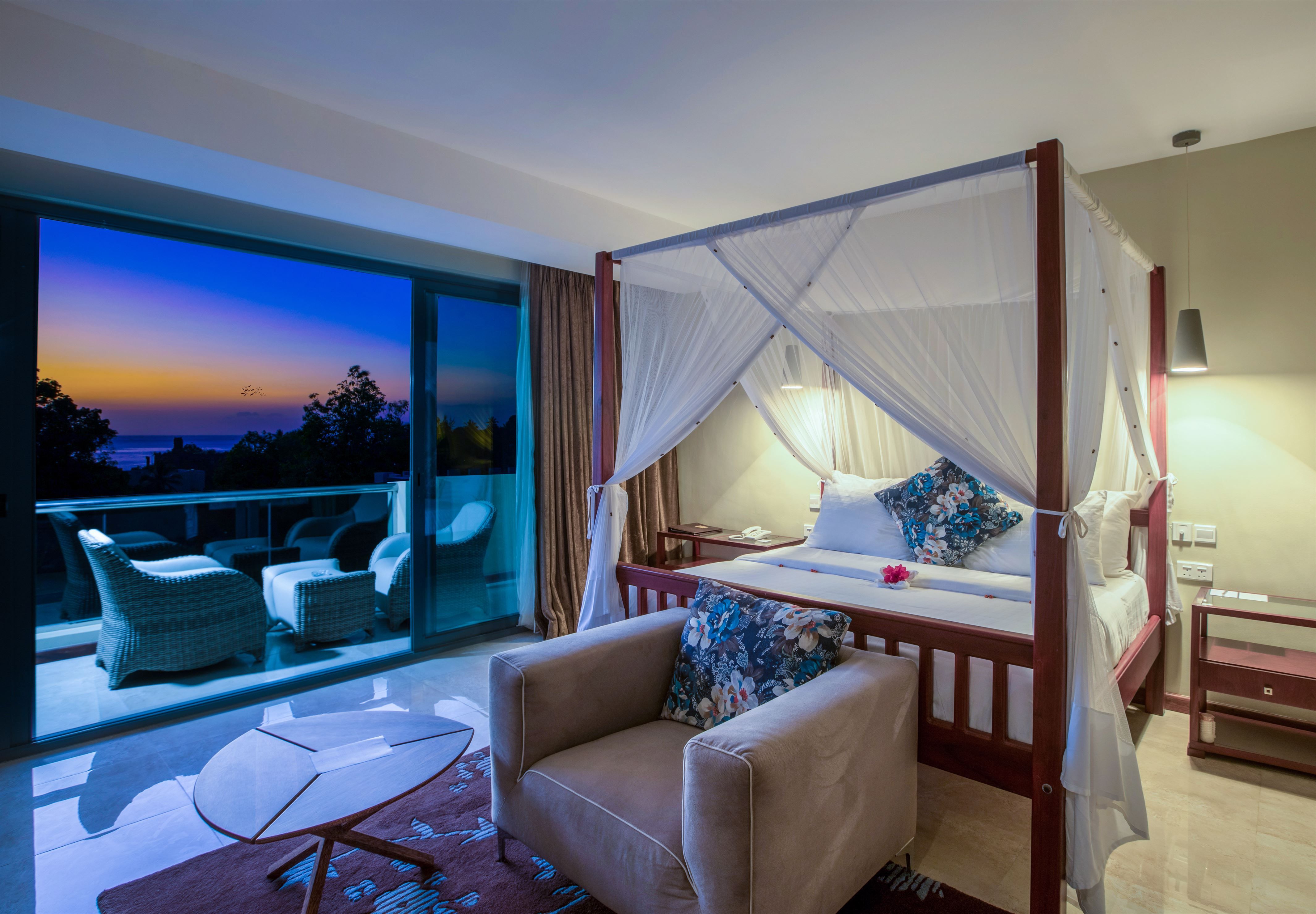 SUPERIOR HONEYMOONSUITE