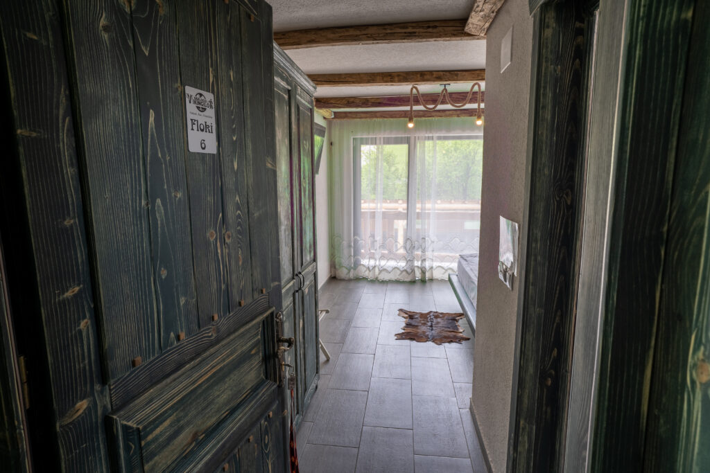 Cameră dublă cu vedere la munte (Floki)
