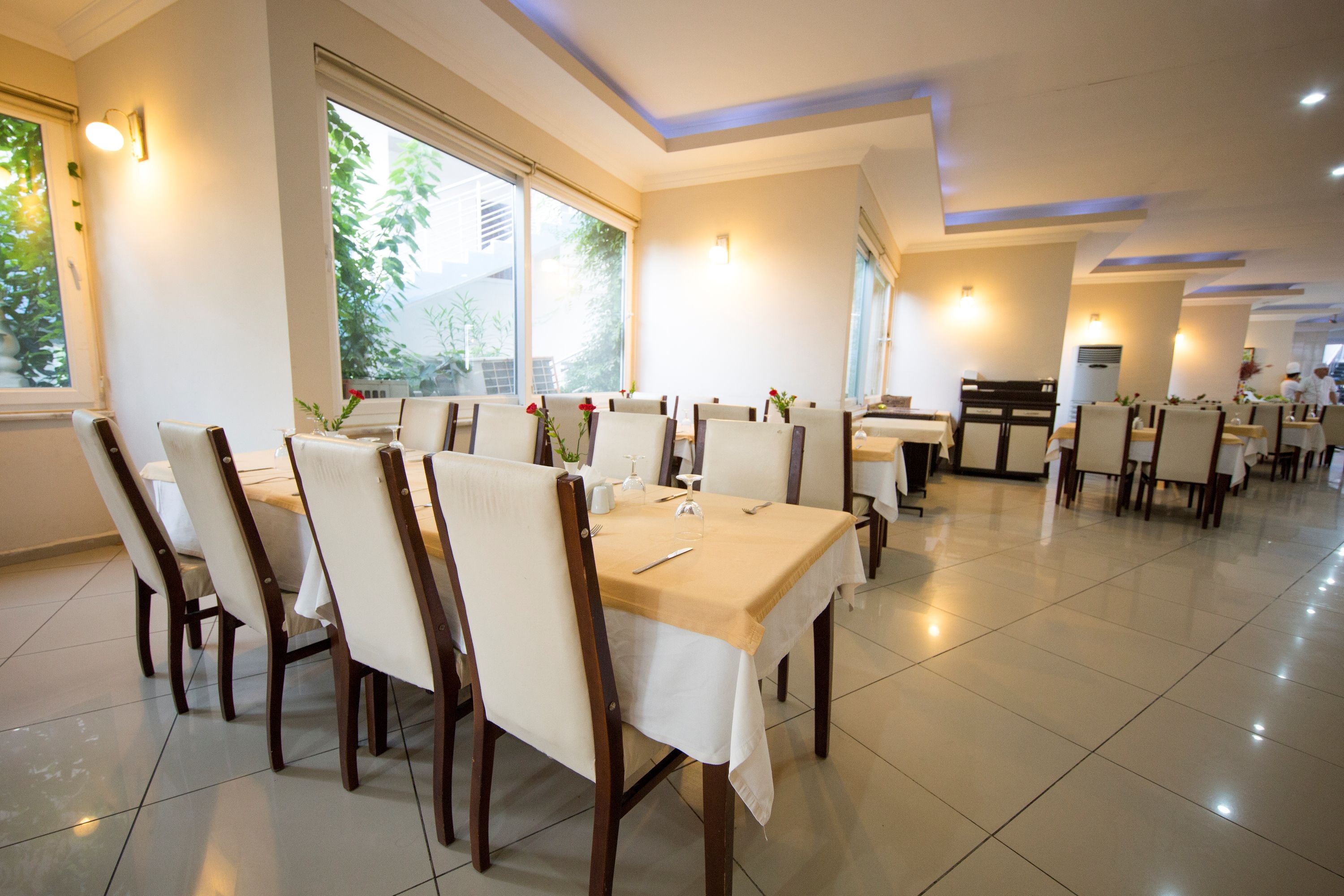 MAIN RESTAURANT