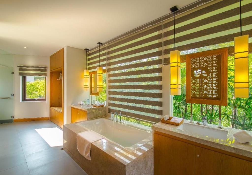 LUXURY VILLA GARDEN VIEW WITH TERRACE