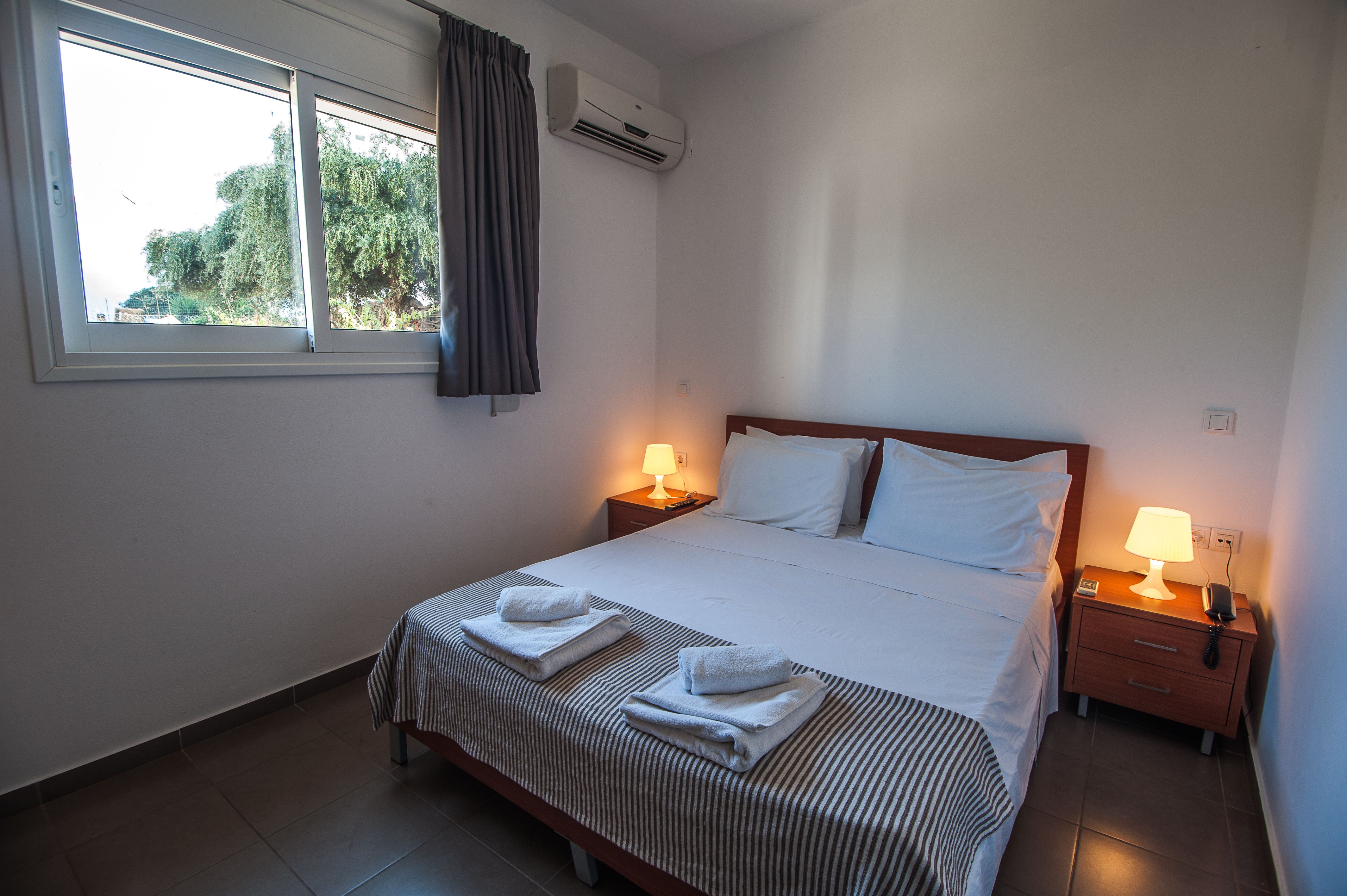 1 BEDROOM APARTMENT UP 4