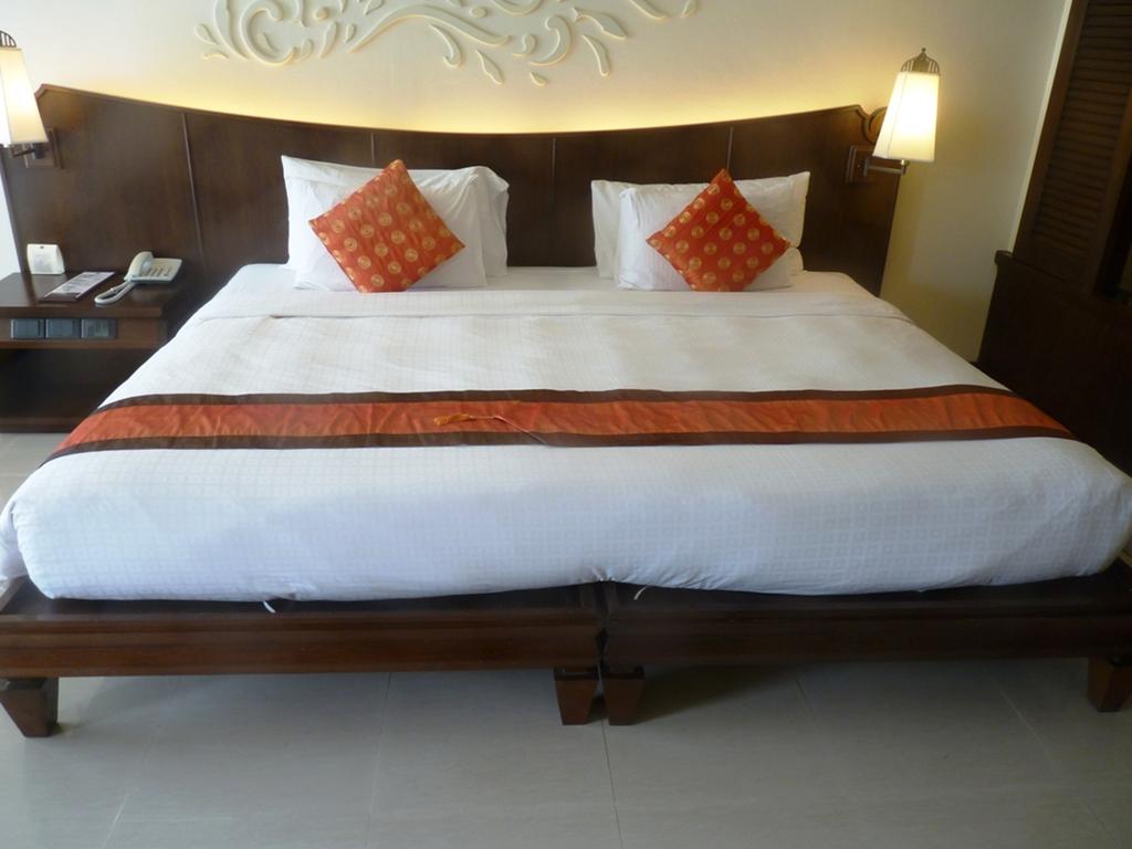 Pool Access Room