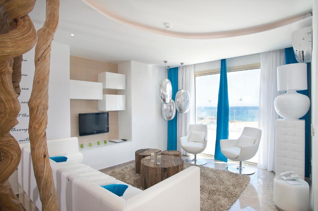 4 Bedroom Standard Villa (SeaFront, Private-PoolTerrace)