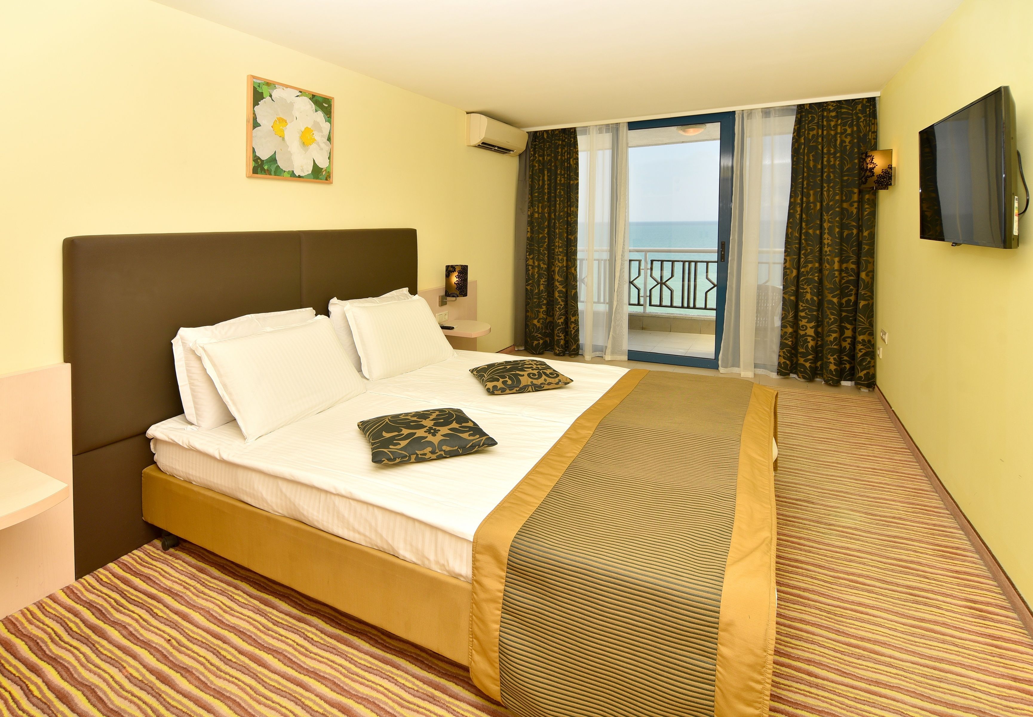 Twin Standard Room (LateralSeaView)