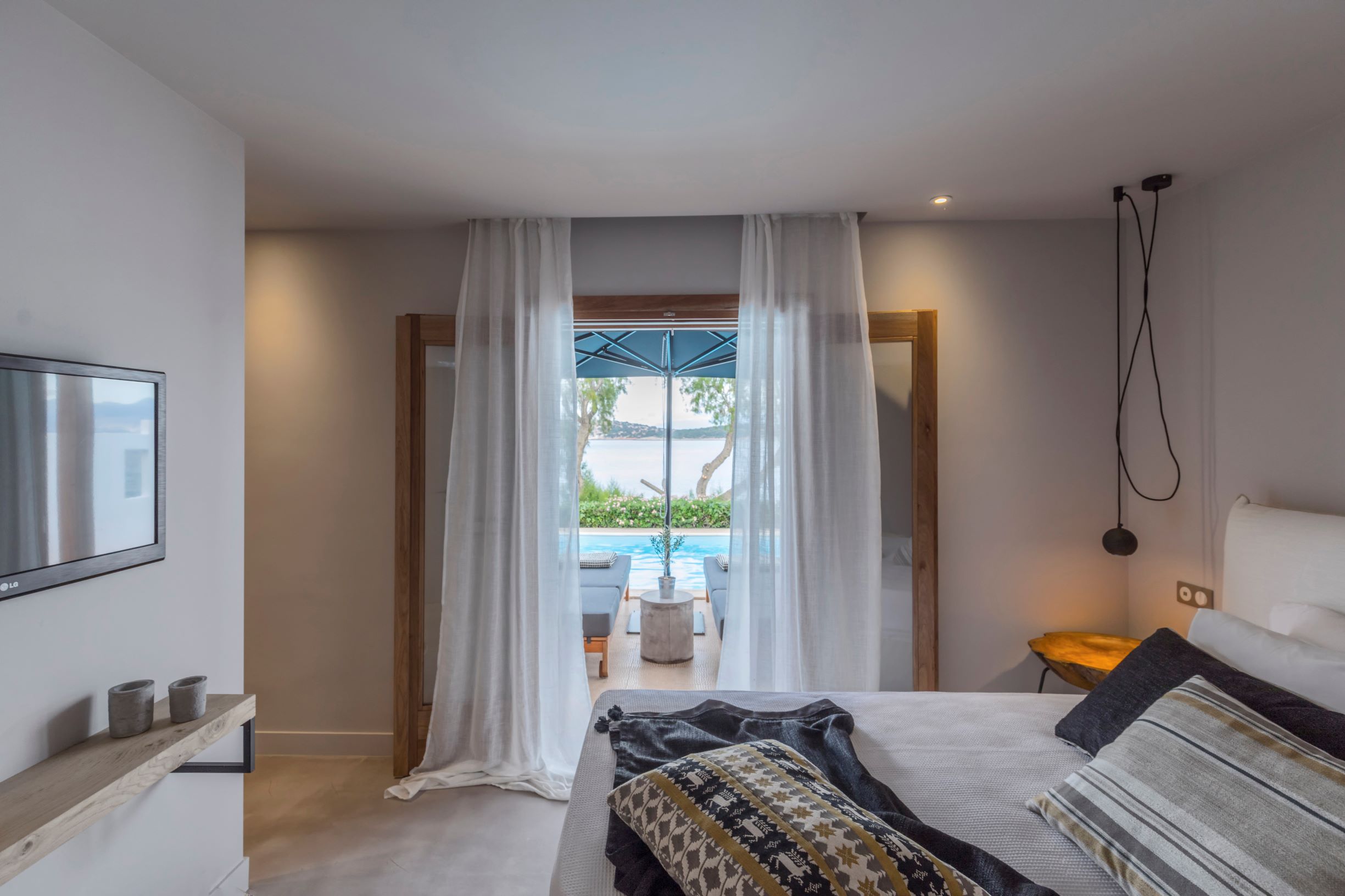 2 bedroom seafront villa private pool 