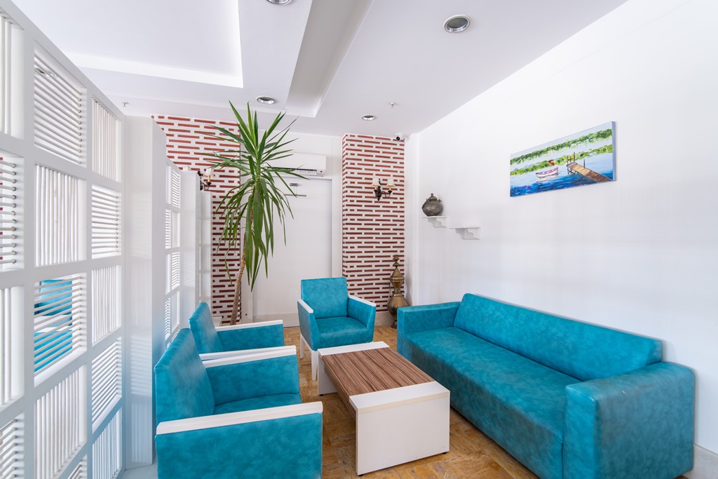 LOBBY BAR
