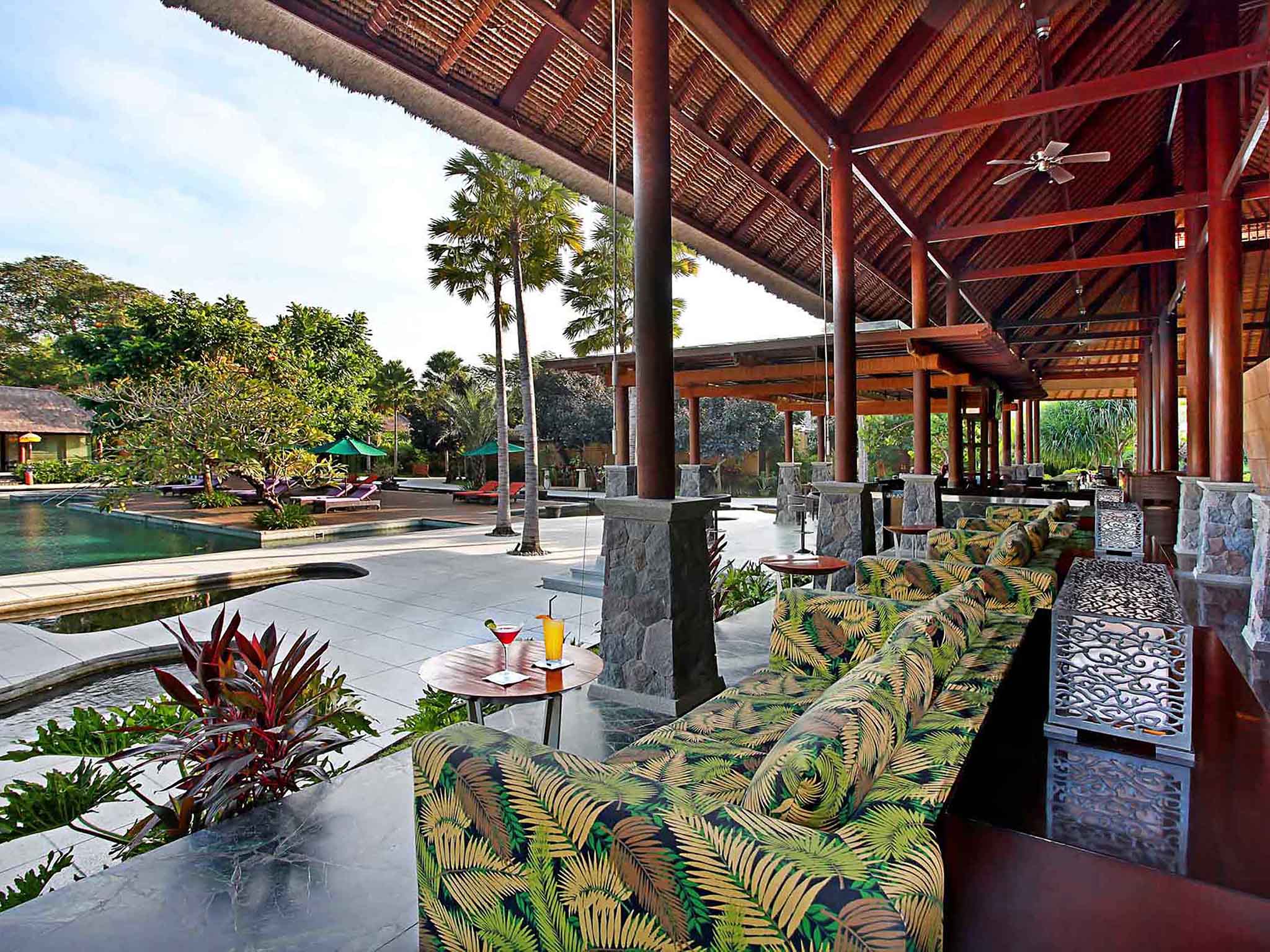 POOL BAR