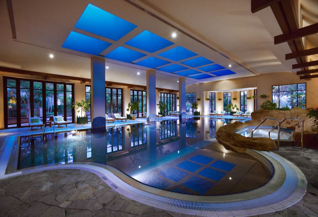 Piscină interioară