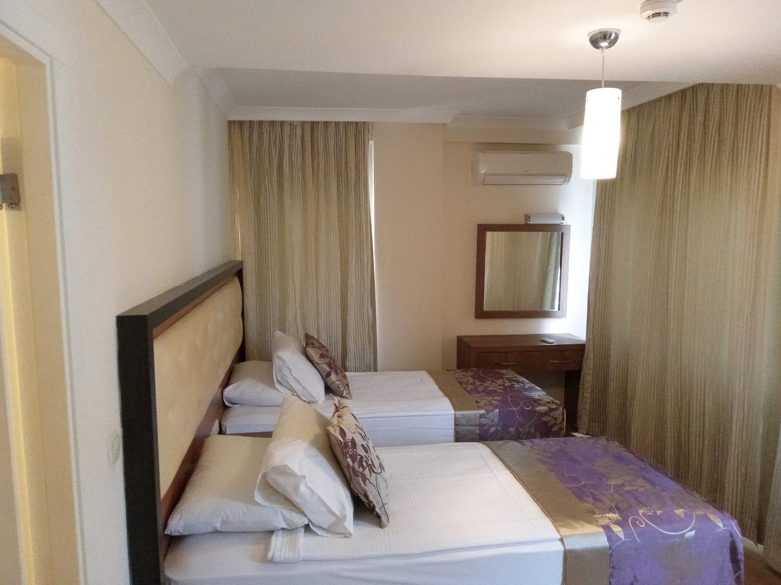 CORAL ROOM
