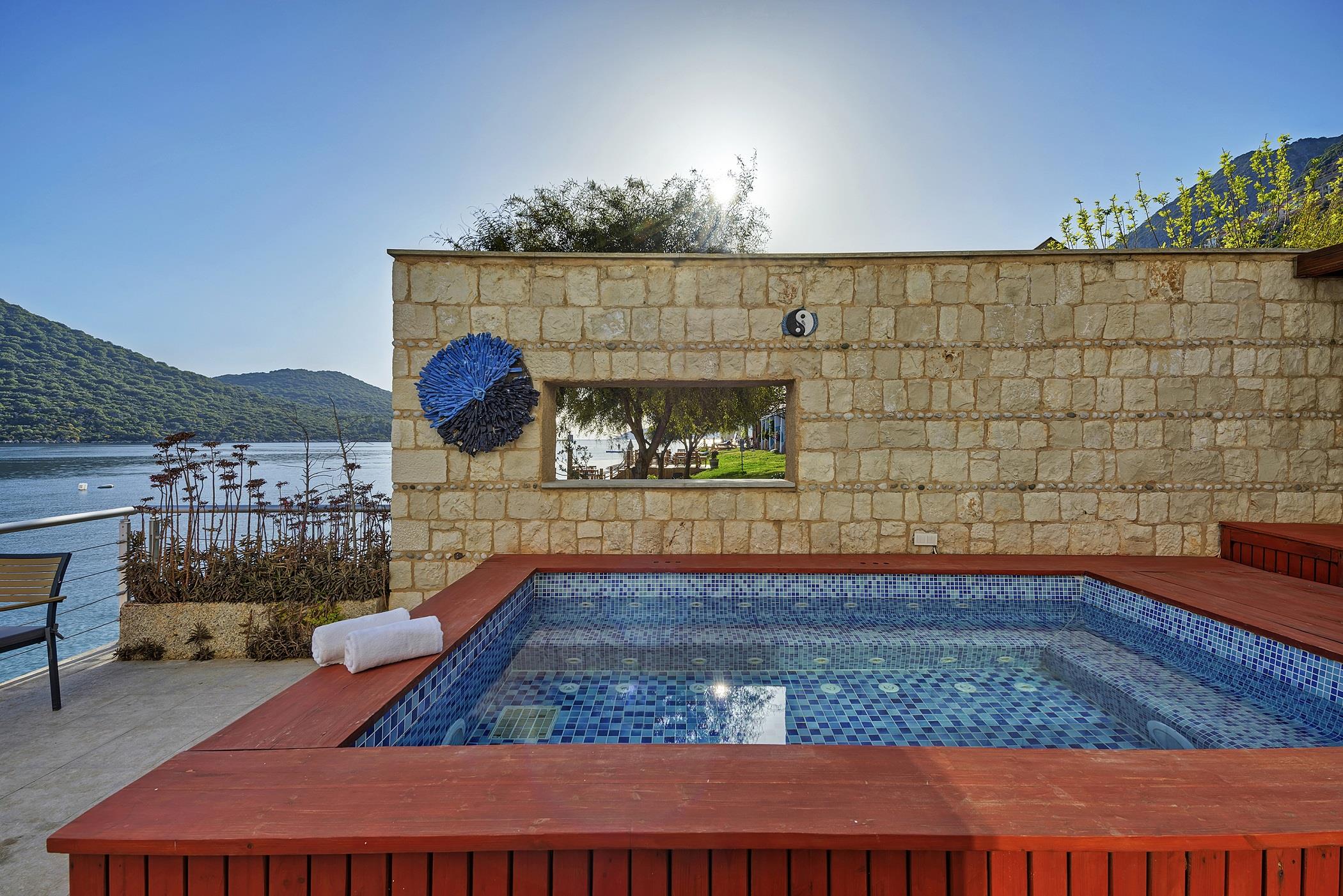 Honeymoon Room With Jacuzzi and Sea View