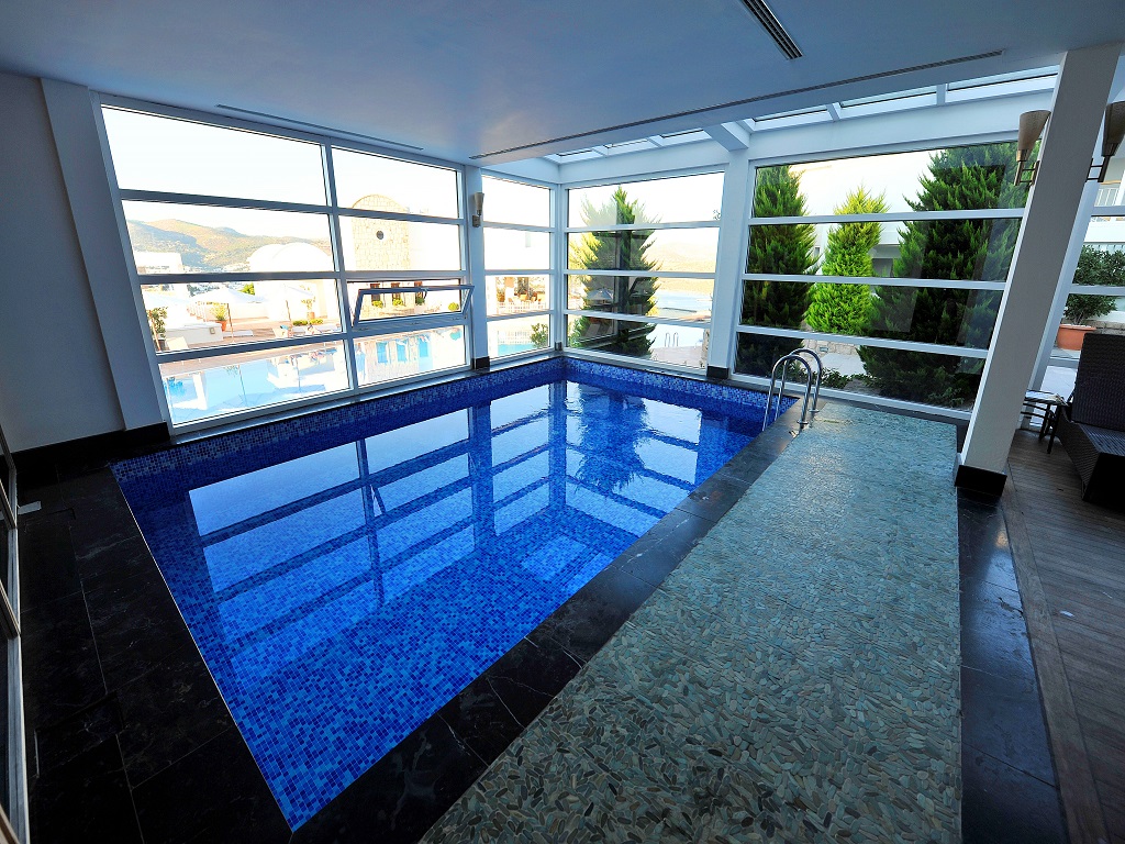 Piscină interioară