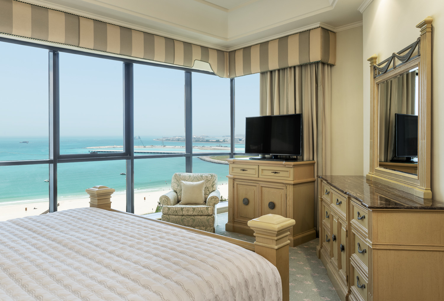 Royal Club Tower Suite