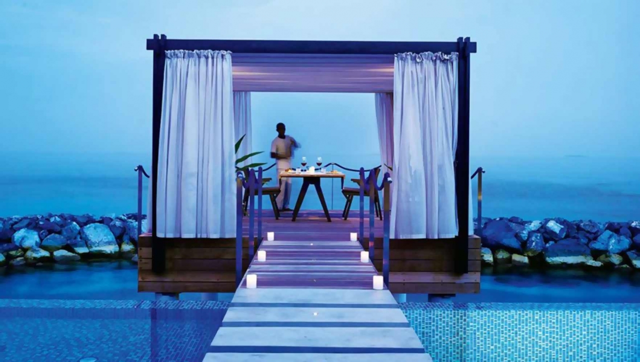 Romantic Pool Residence