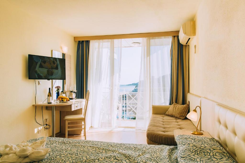 SINGLEUSE STANDARD ROOM (BALCONY OR TERRACE)