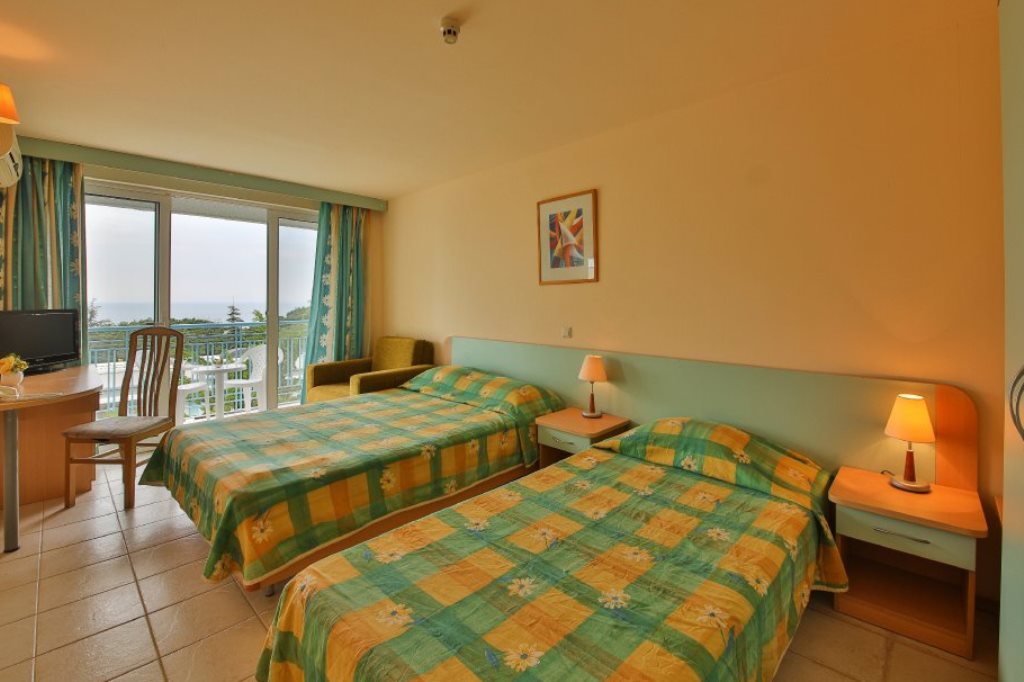 Twin Standard Room (Balcony)