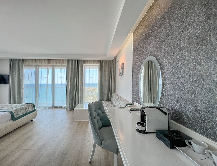 double-room-with-frontal-sea-view-(3).jpg