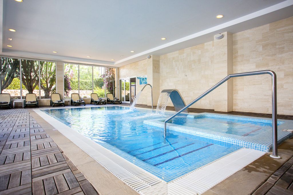 Piscină interioară