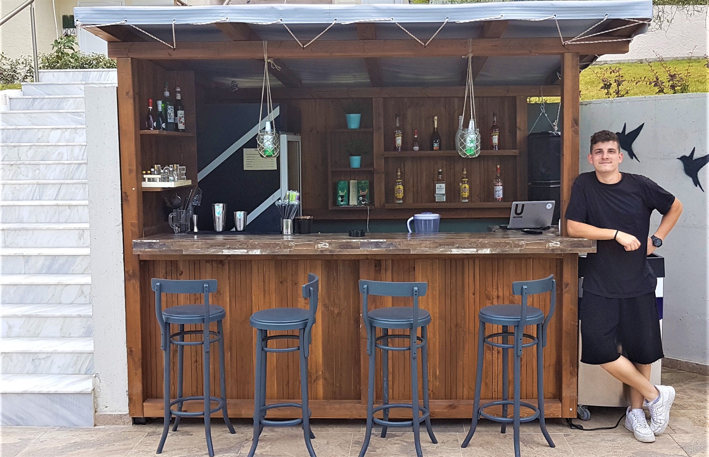 Pool Bar