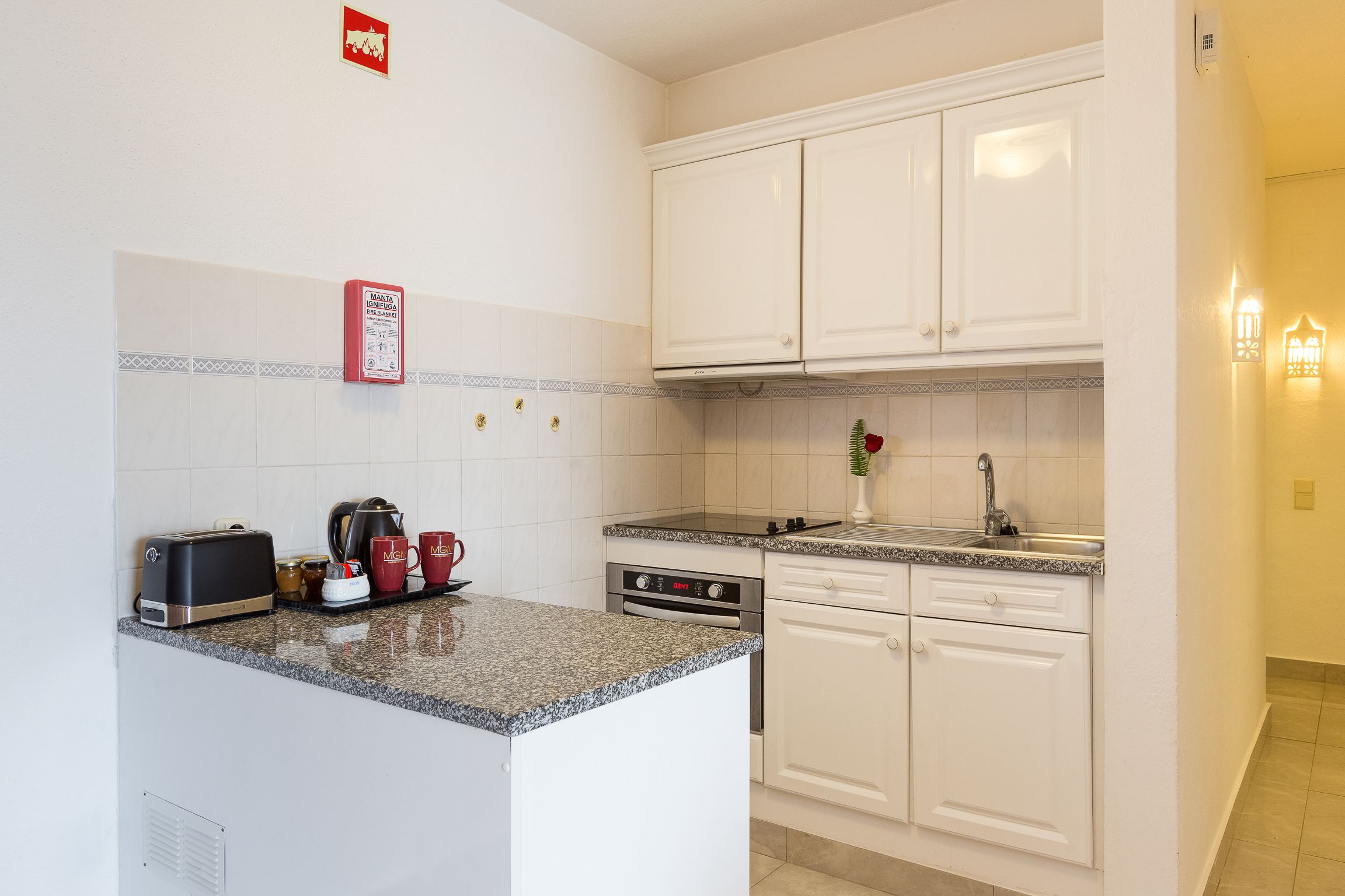 DELUXE ONE BEDROOM APARTMENT SEA OR POOL VIEW