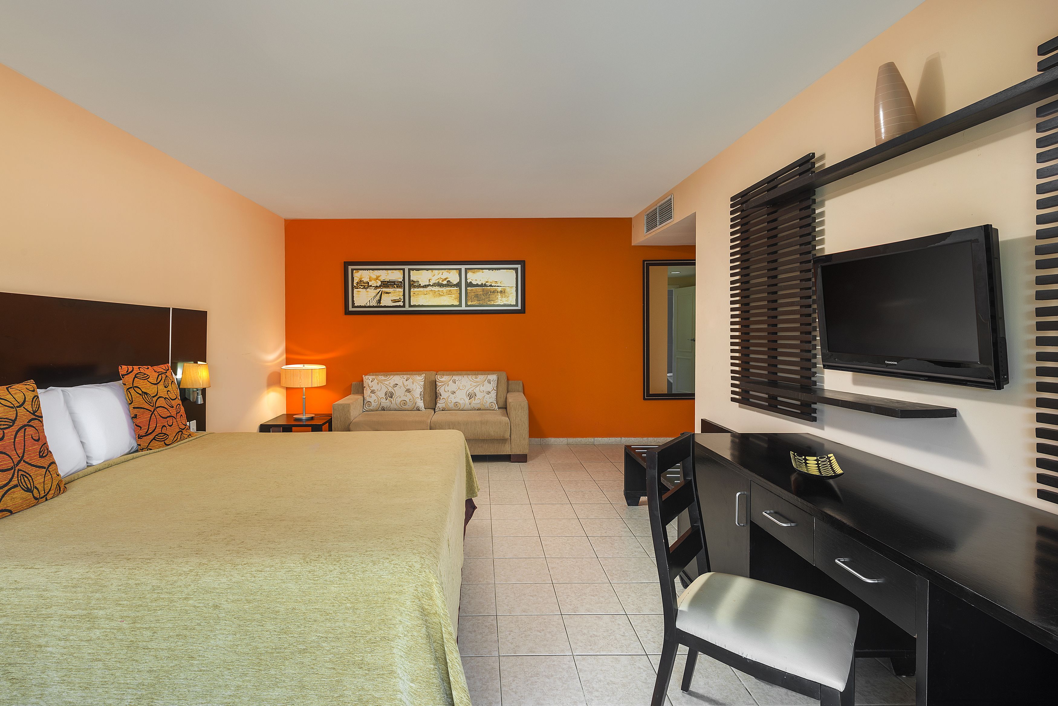ALEGANCE DELUXE ROOM