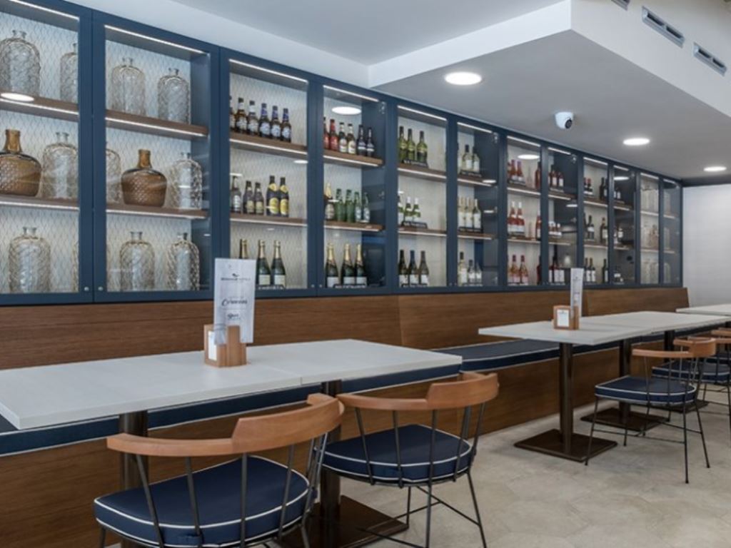 MAIN RESTAURANT