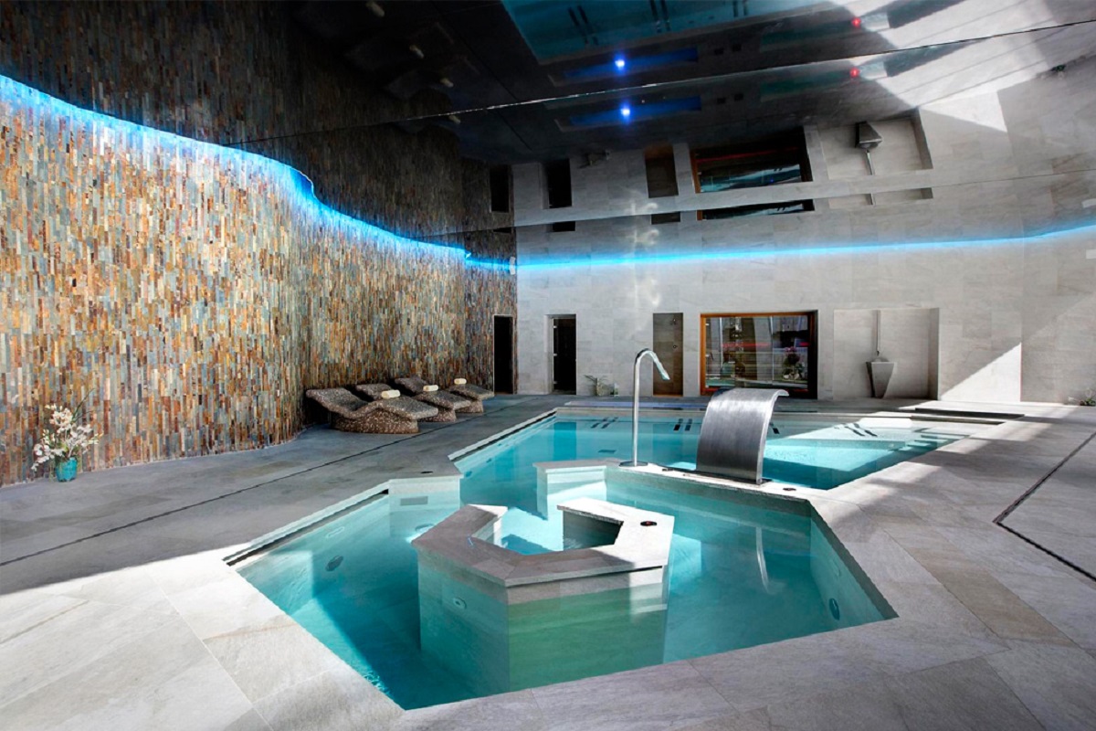 Piscină interioară