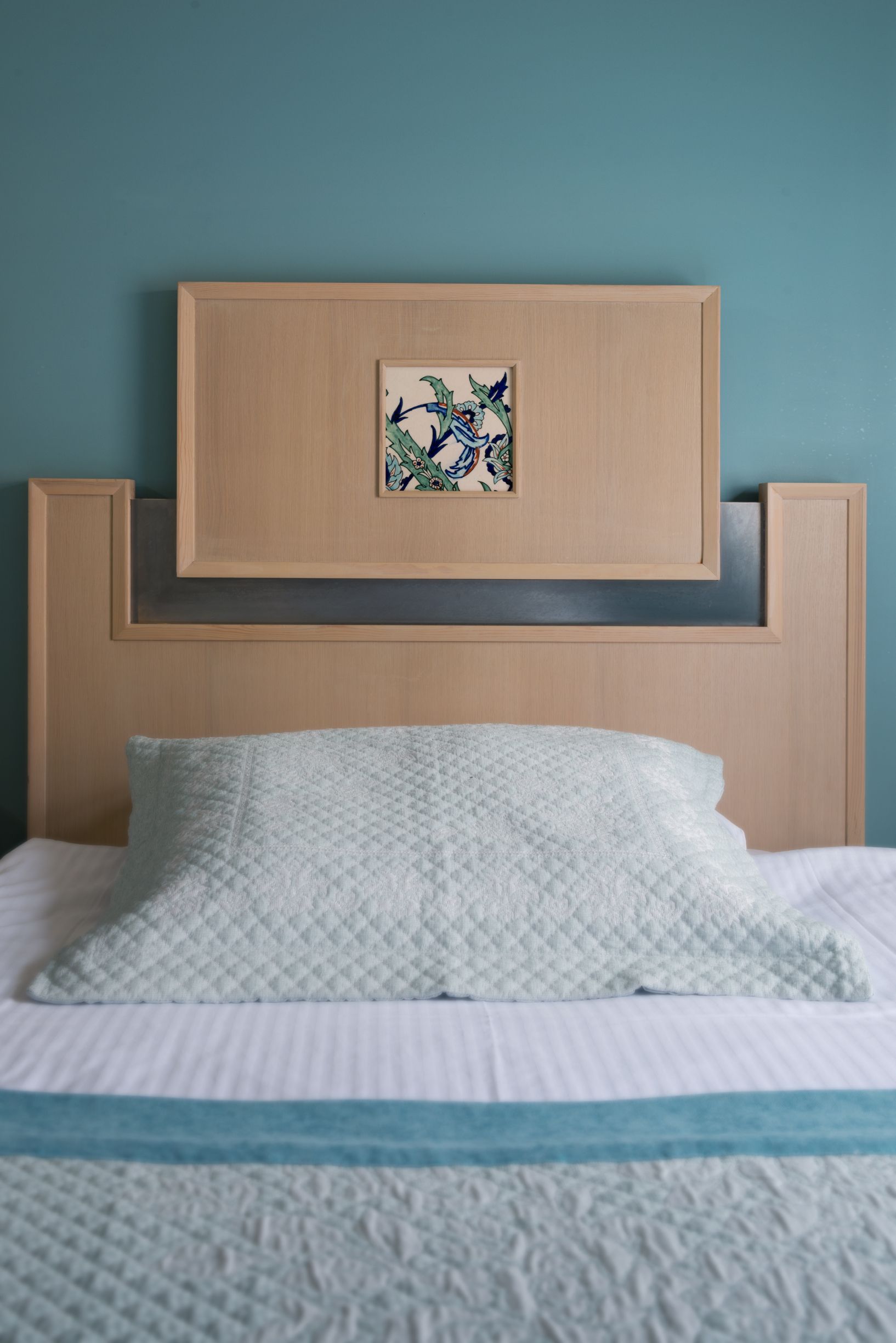SINGLE ROOM