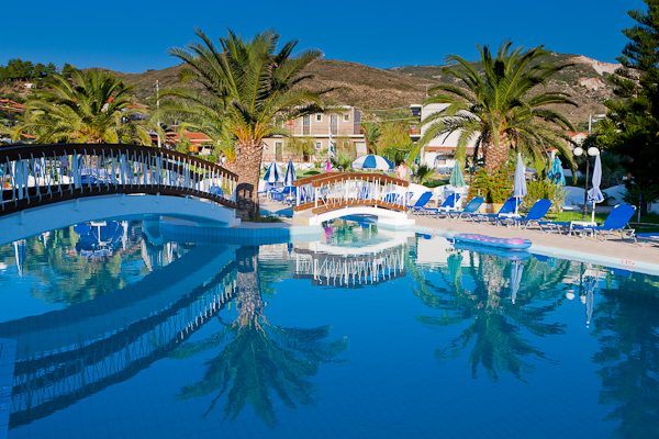 Zakynthos, Merlis Studios, piscina exterioara.jpg