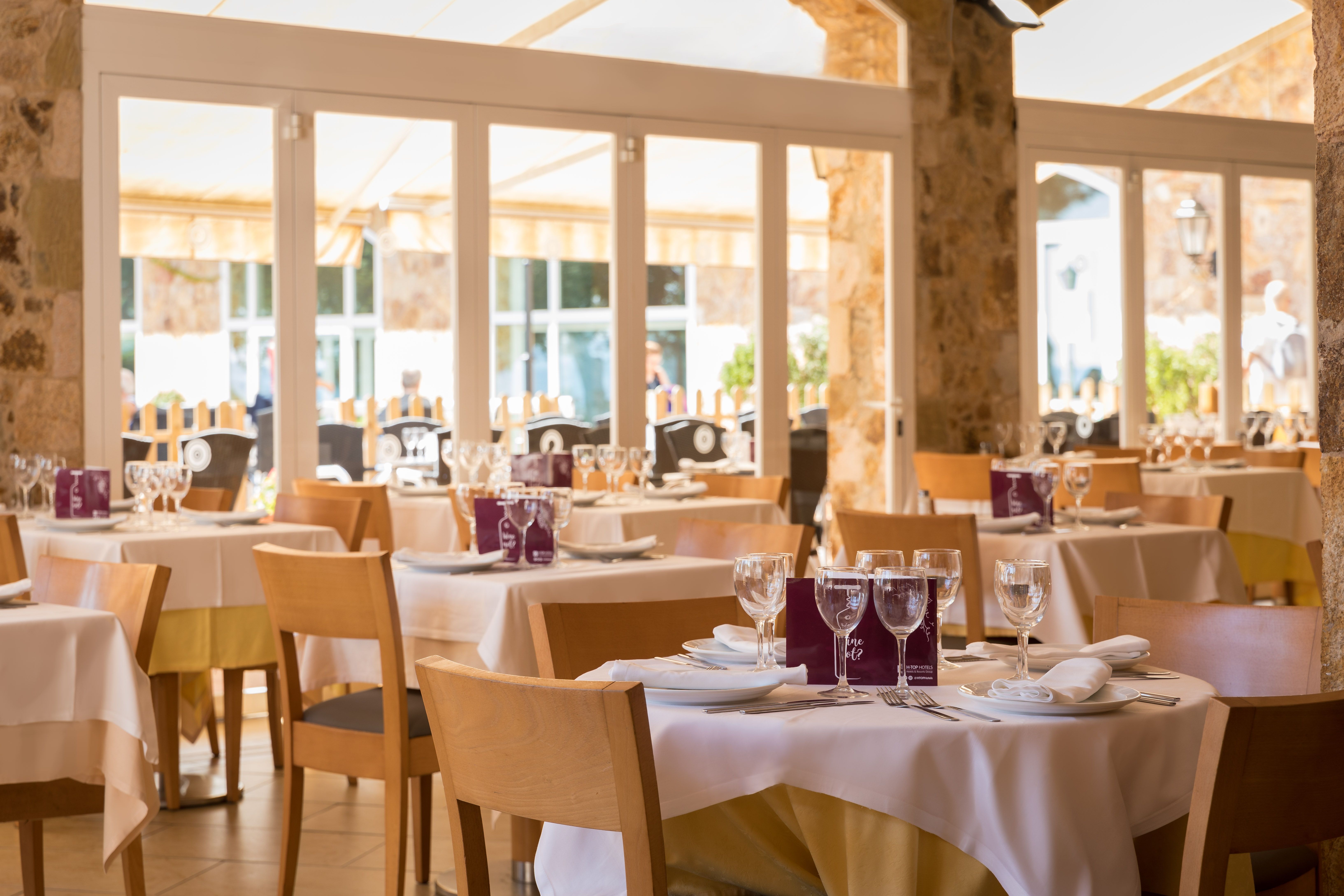 MAIN RESTAURANT