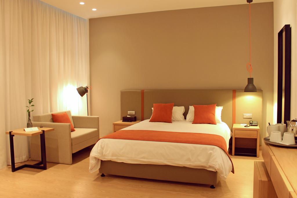 SUPERIOR ROOM INLAND VIEW 