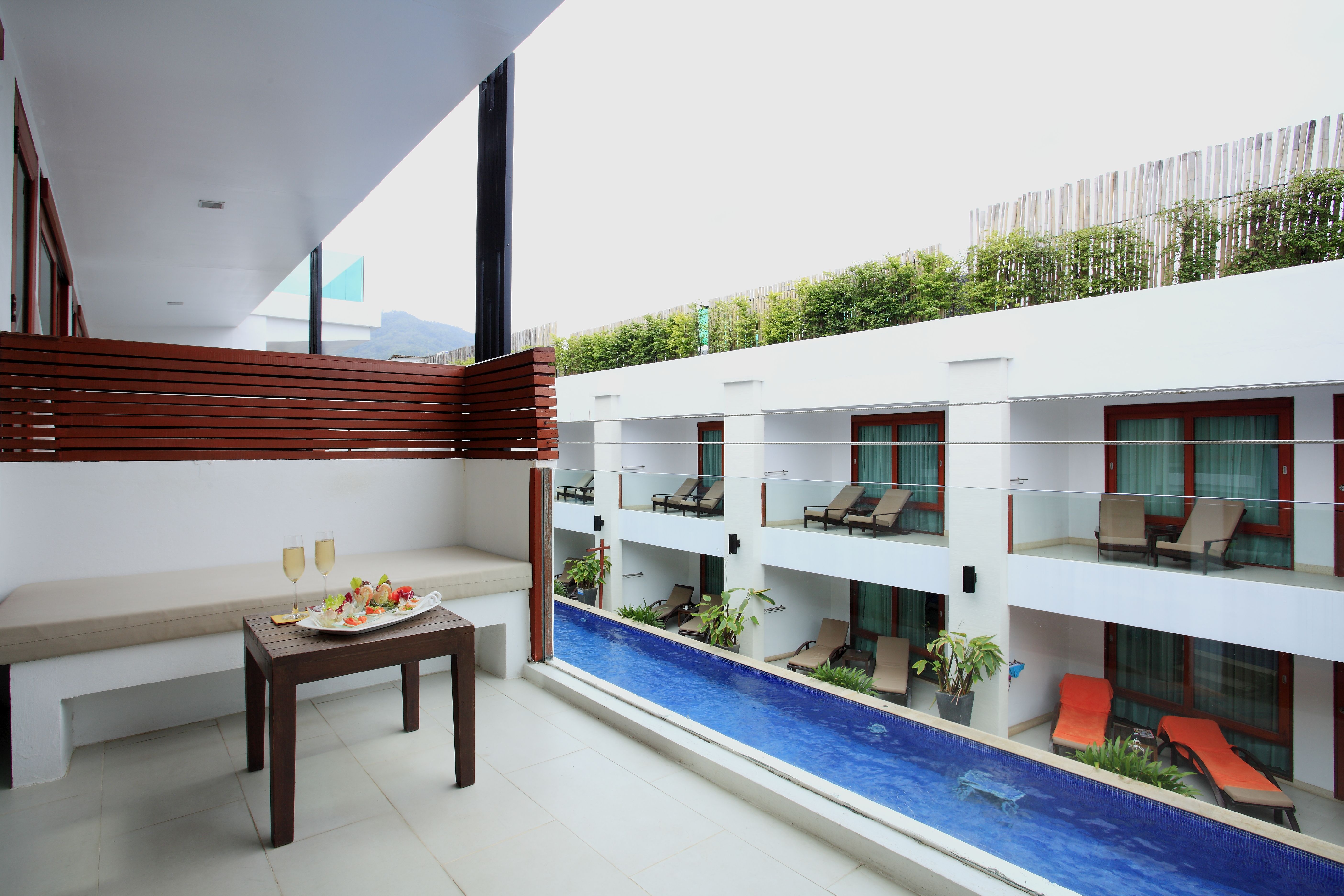 Deluxe Pool View