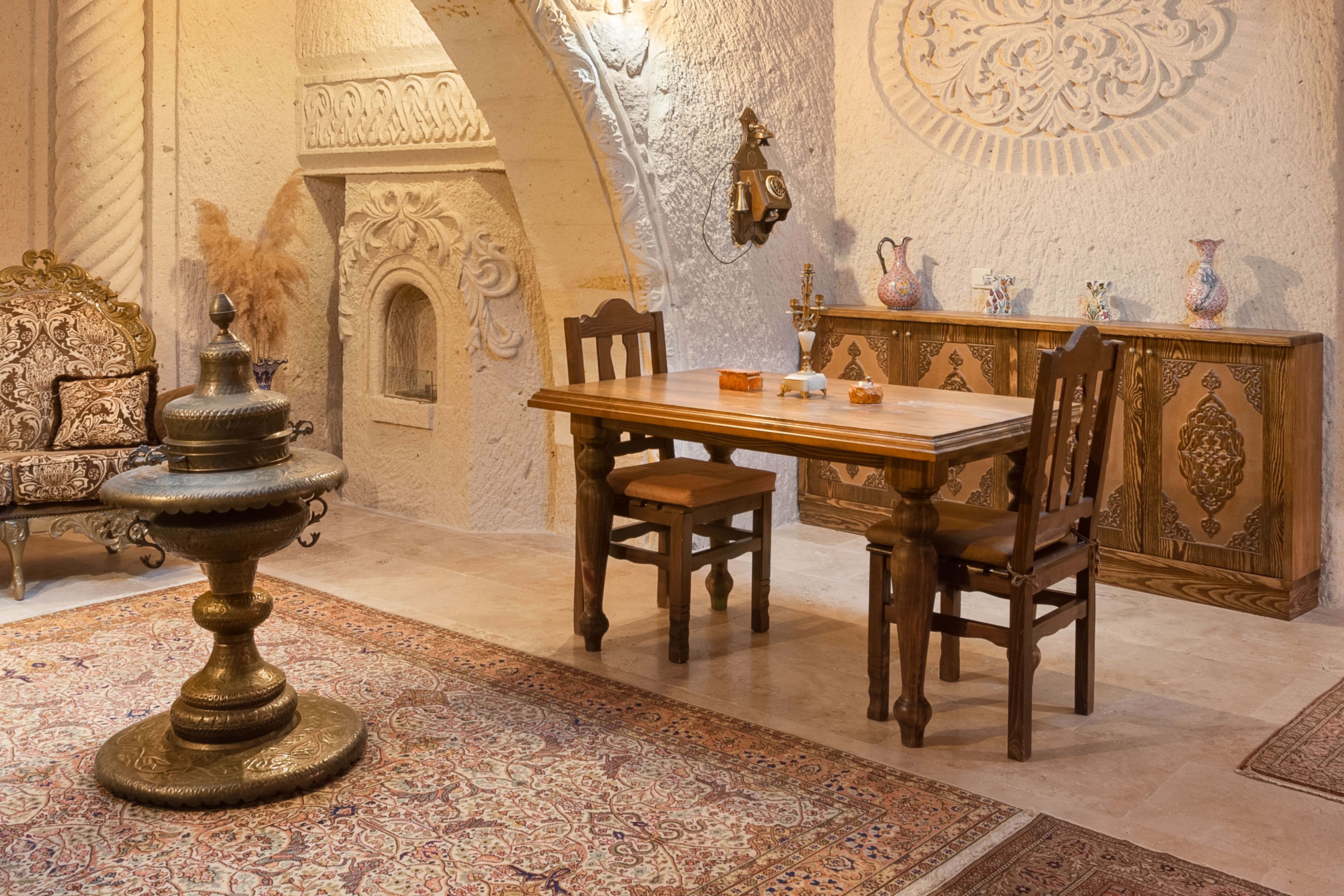 DELUXE KING SUITE