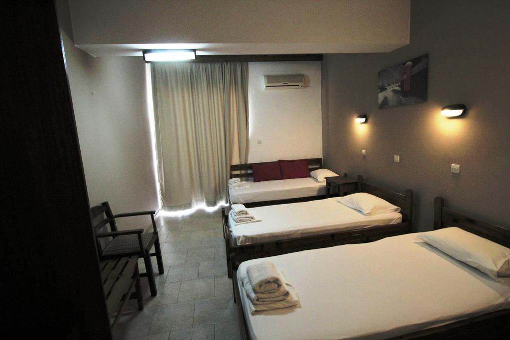 Studio Triple Room 