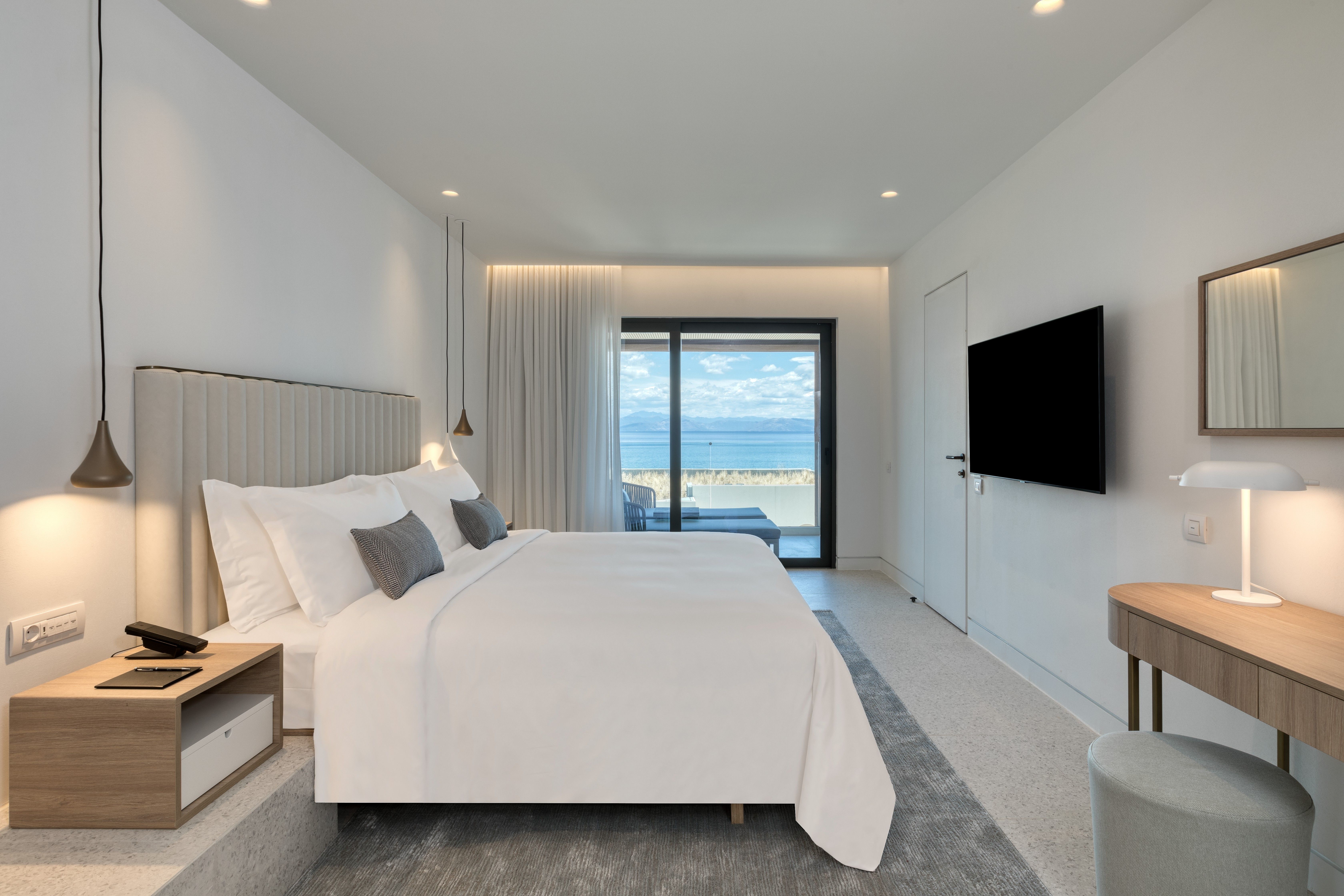 Opal Suite Sea View with Outdoor Jacuzzi 