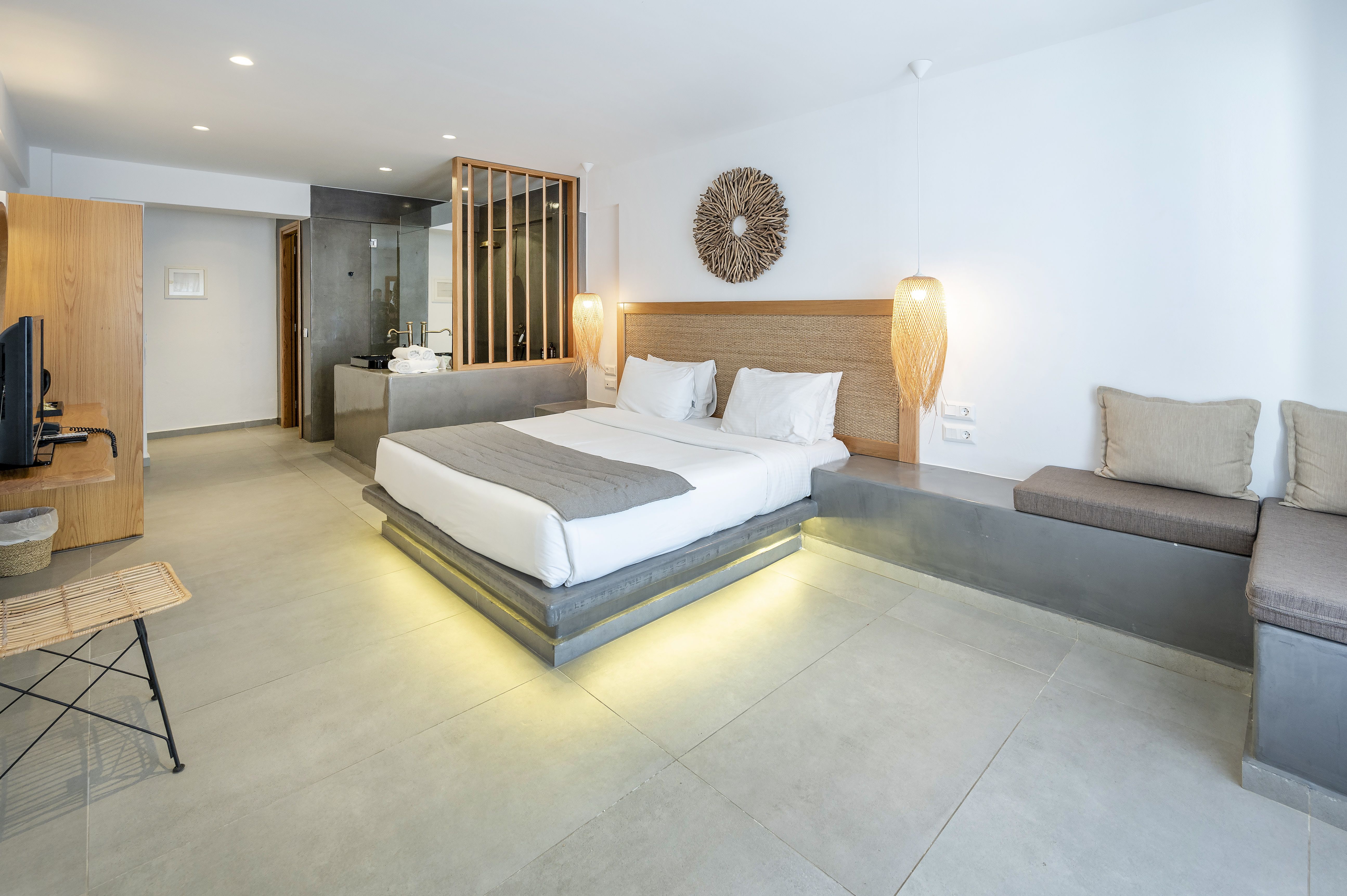 Junior Suite with Shared Pool